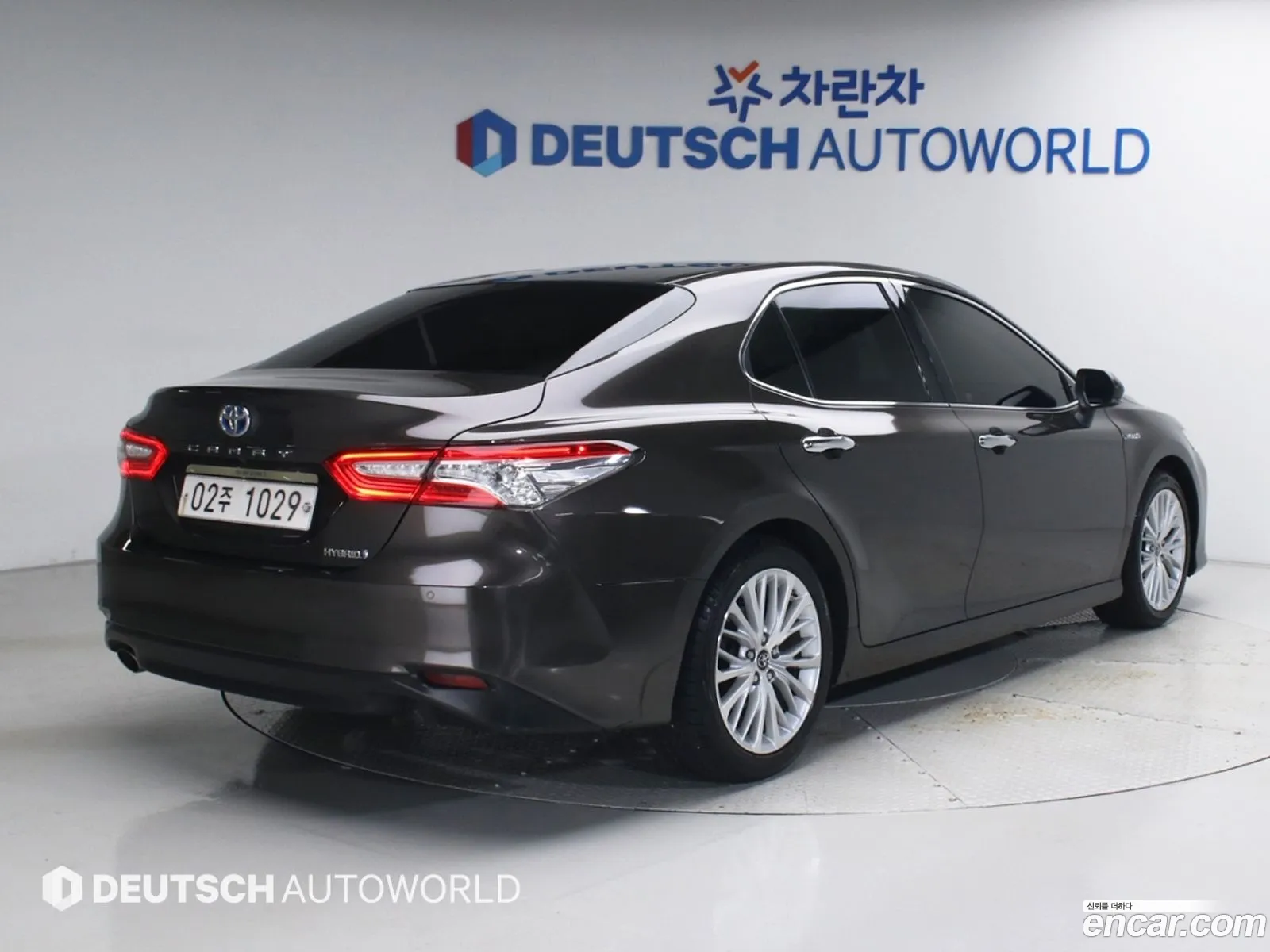 Toyota Camry 2018 — 19