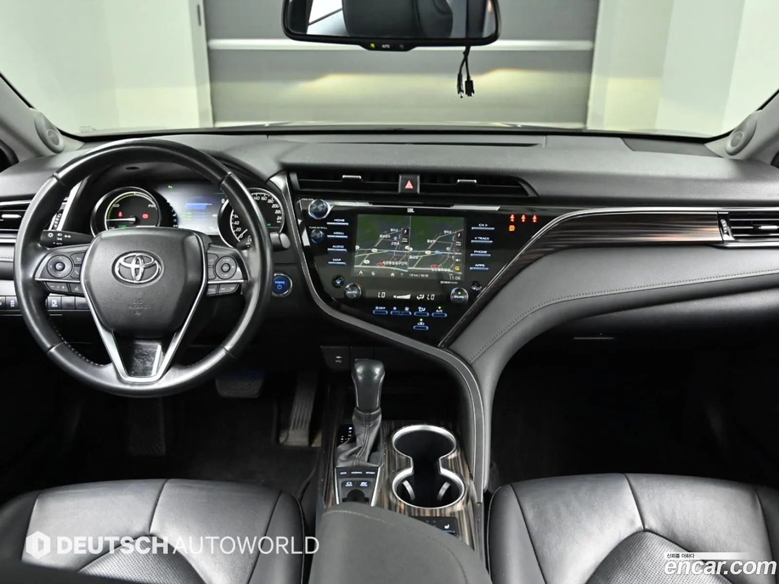 Toyota Camry 2018 — 18