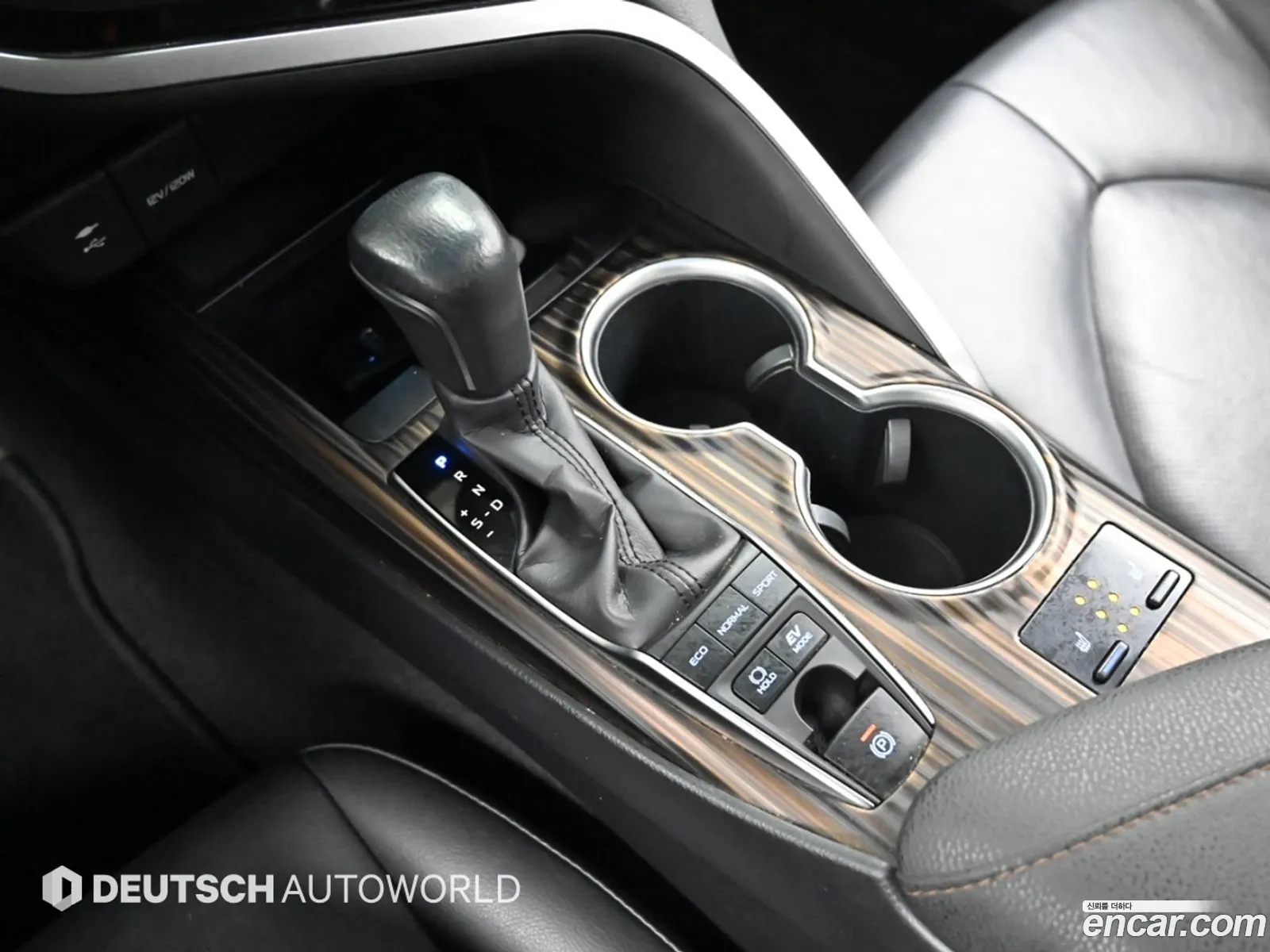 Toyota Camry 2018 — 12