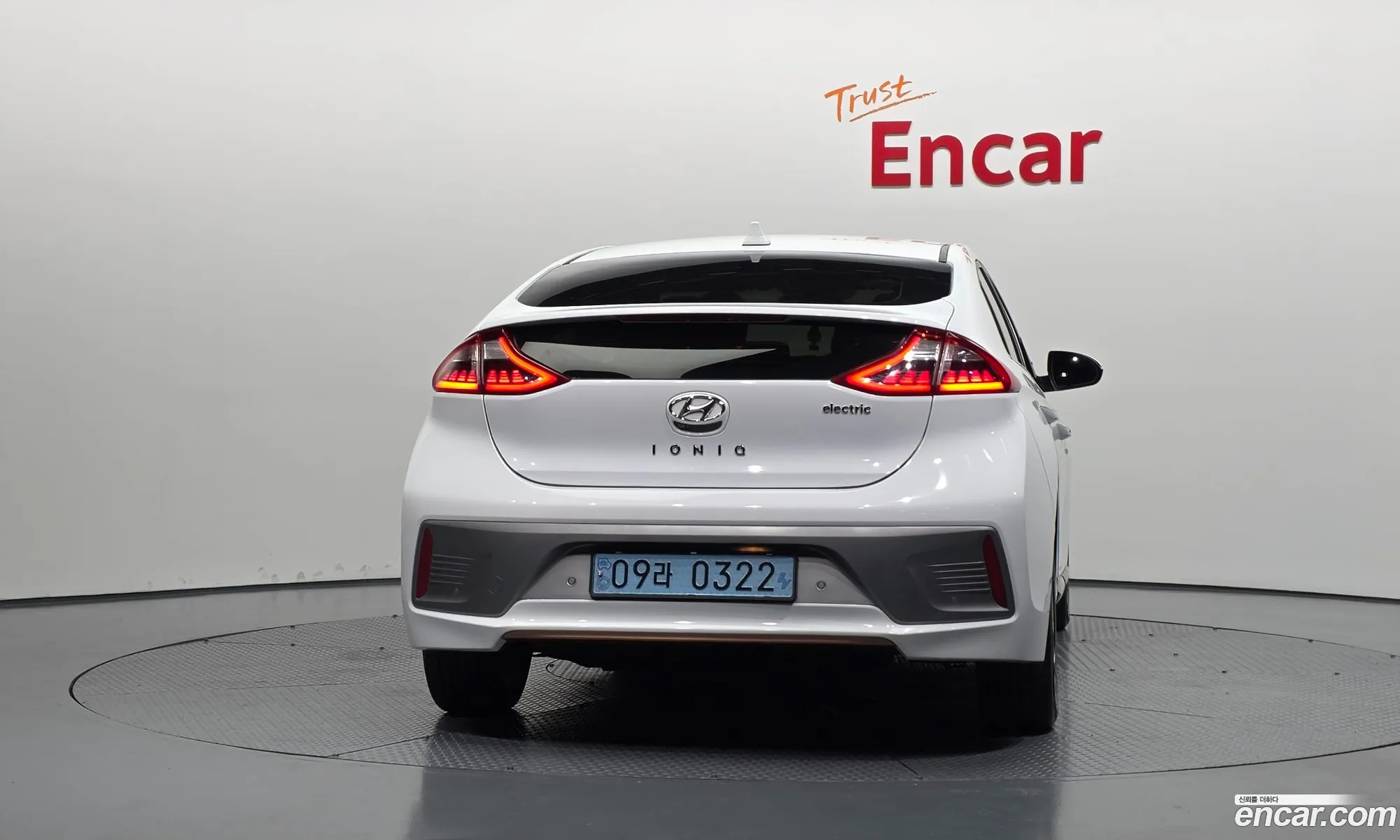 Hyundai Ioniq Electric 2016 — 3