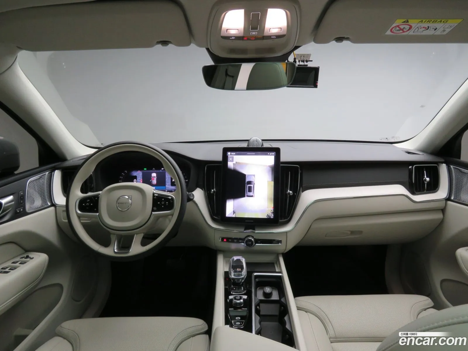 Volvo XC60 2025 — 2
