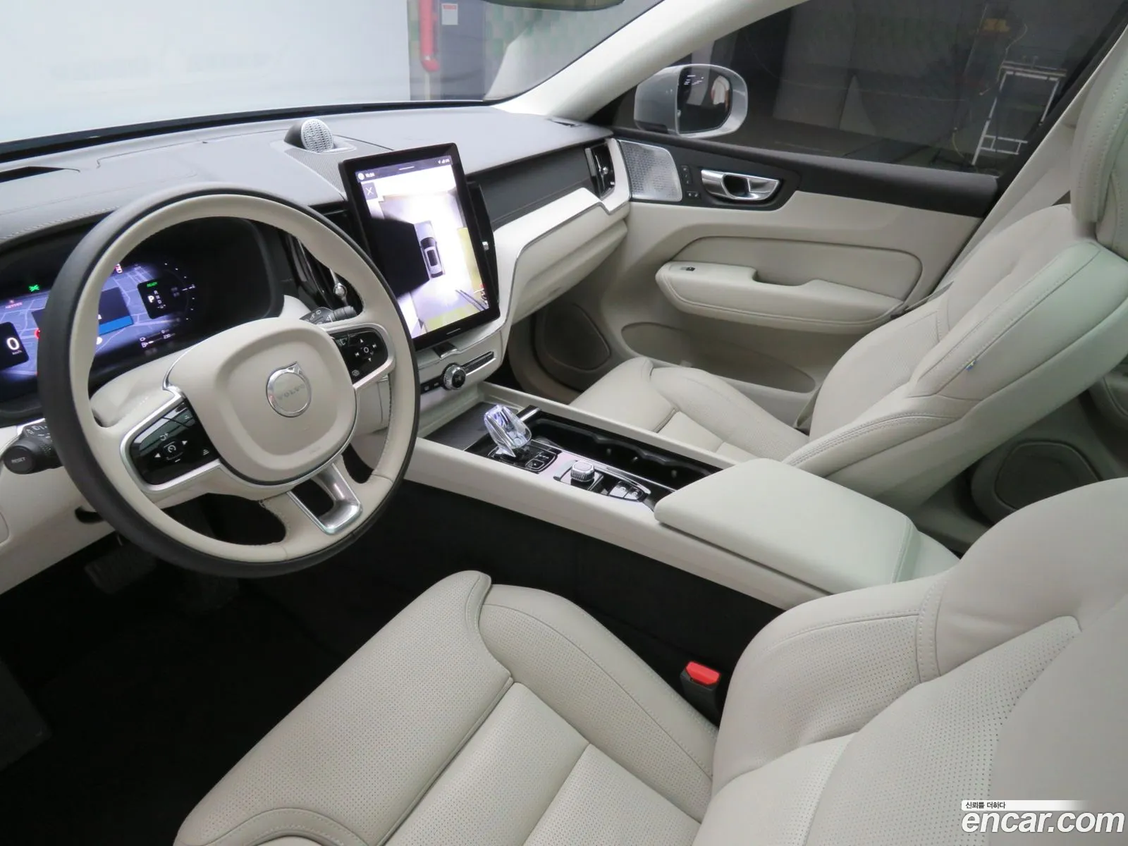 Volvo XC60 2025 — 18