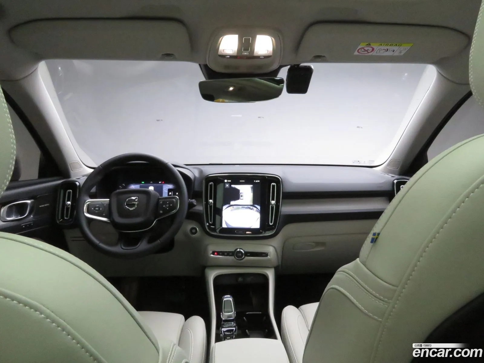 Volvo XC40 2026 — 6