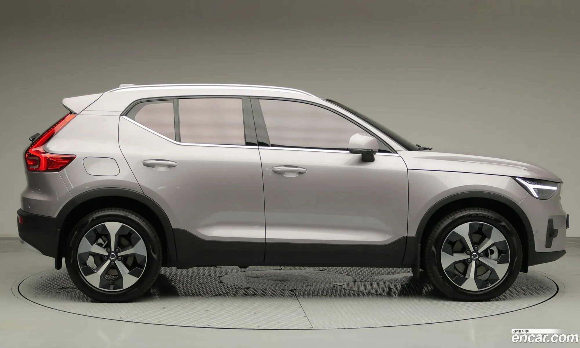 Volvo XC40 2026 — 2