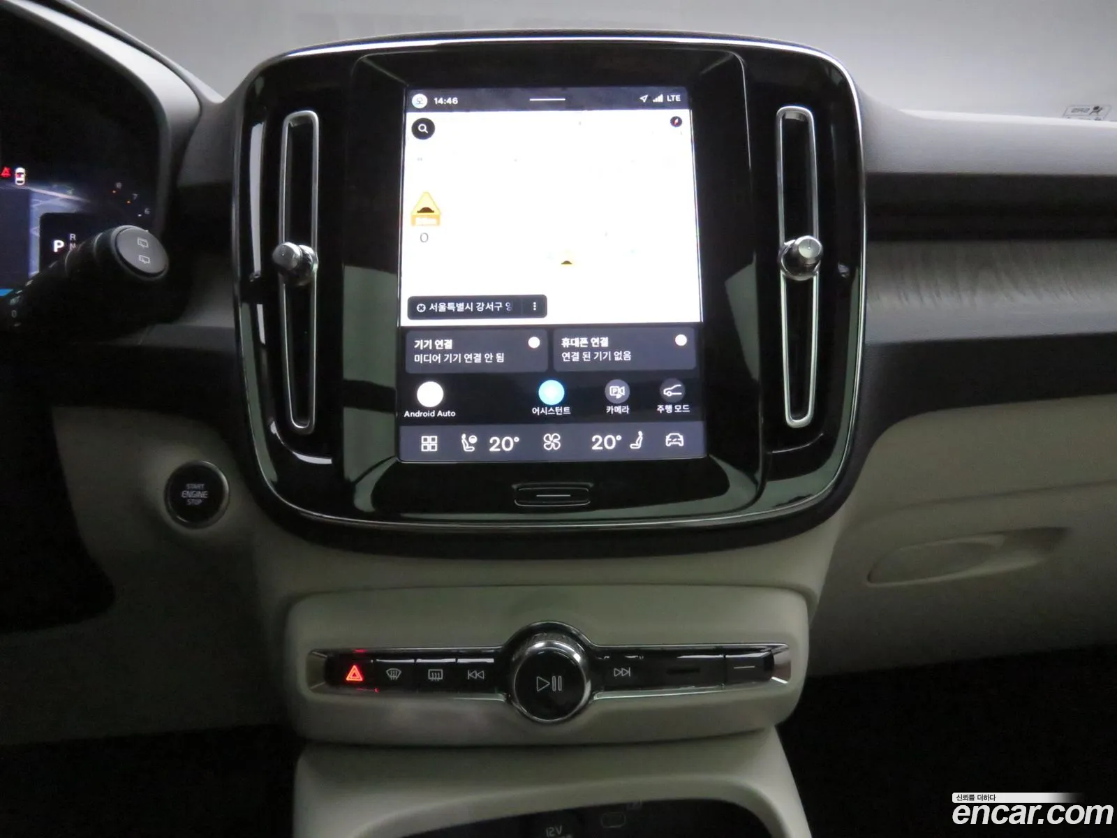 Volvo XC40 2026 — 9