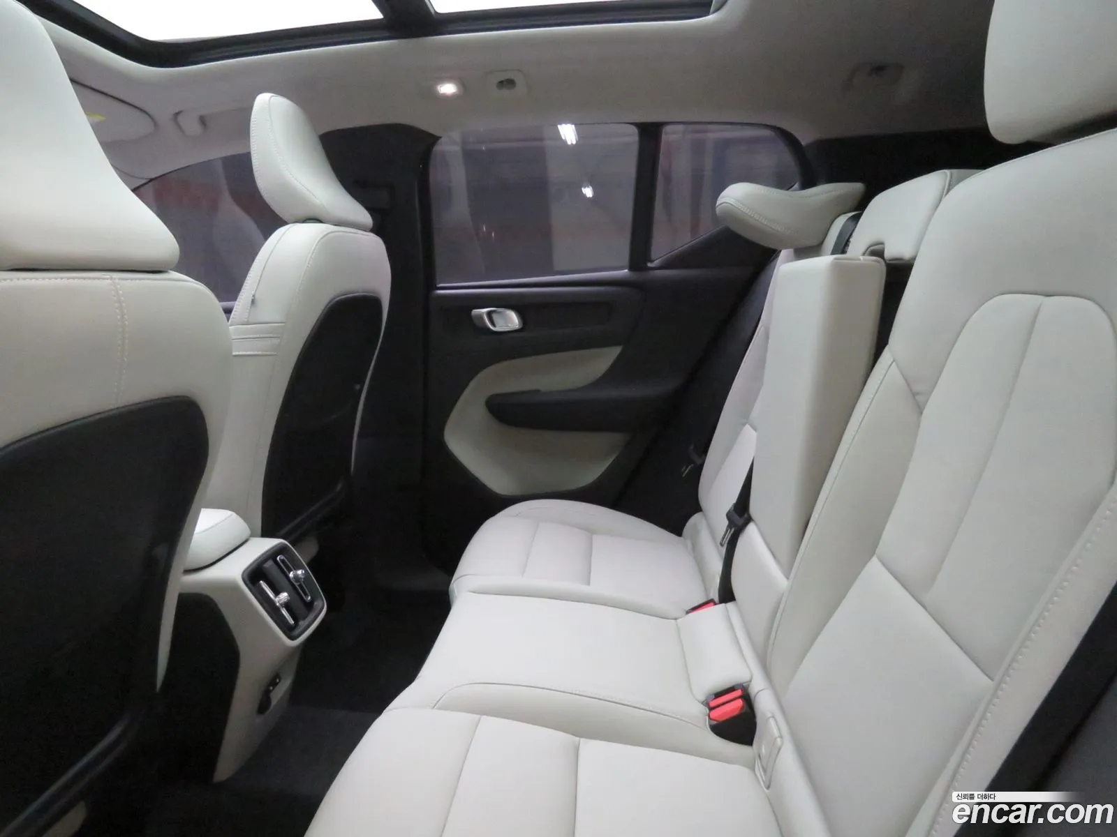 Volvo XC40 2026 — 13