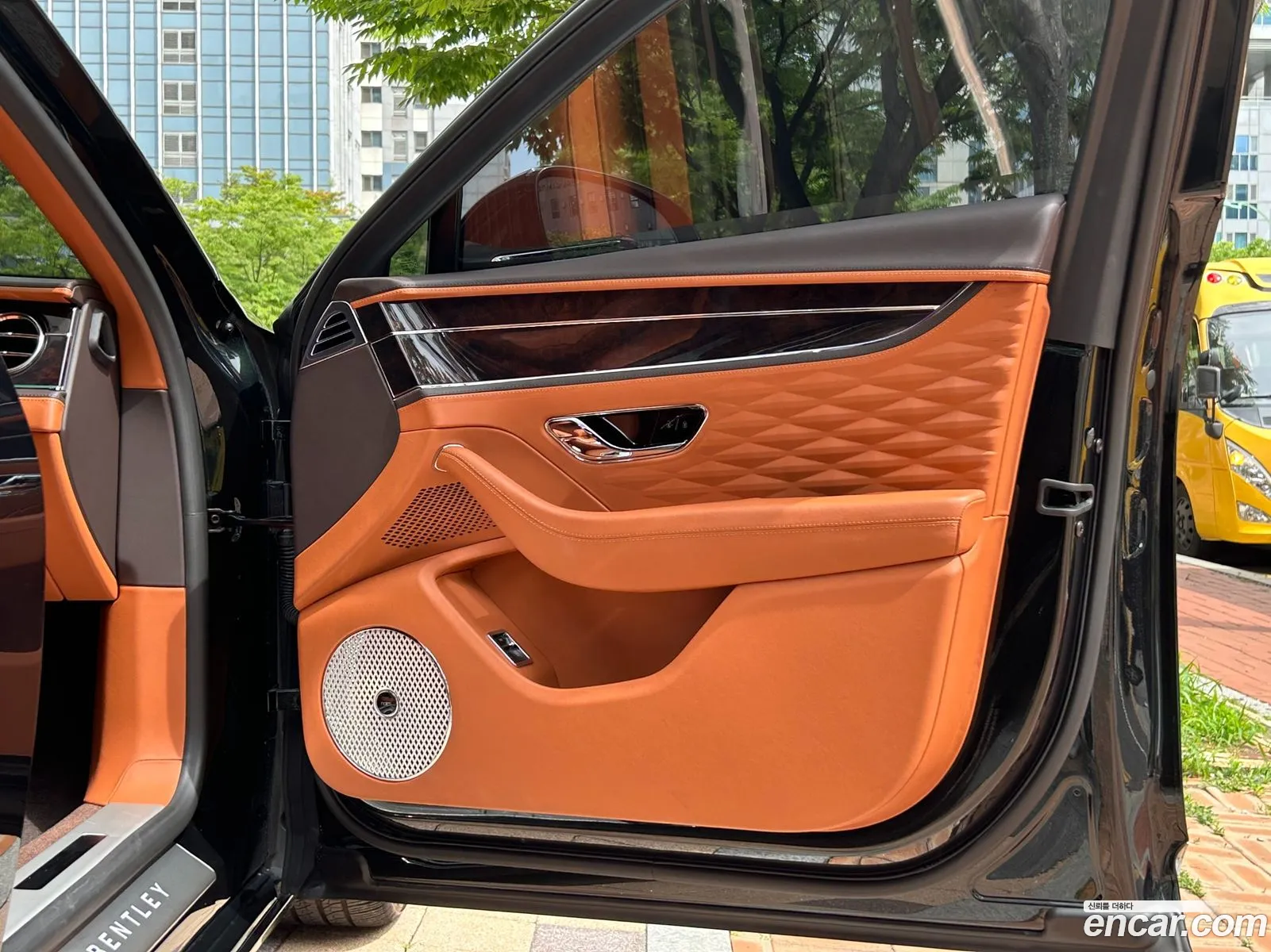 Bentley Flying Spur 2021 — 15