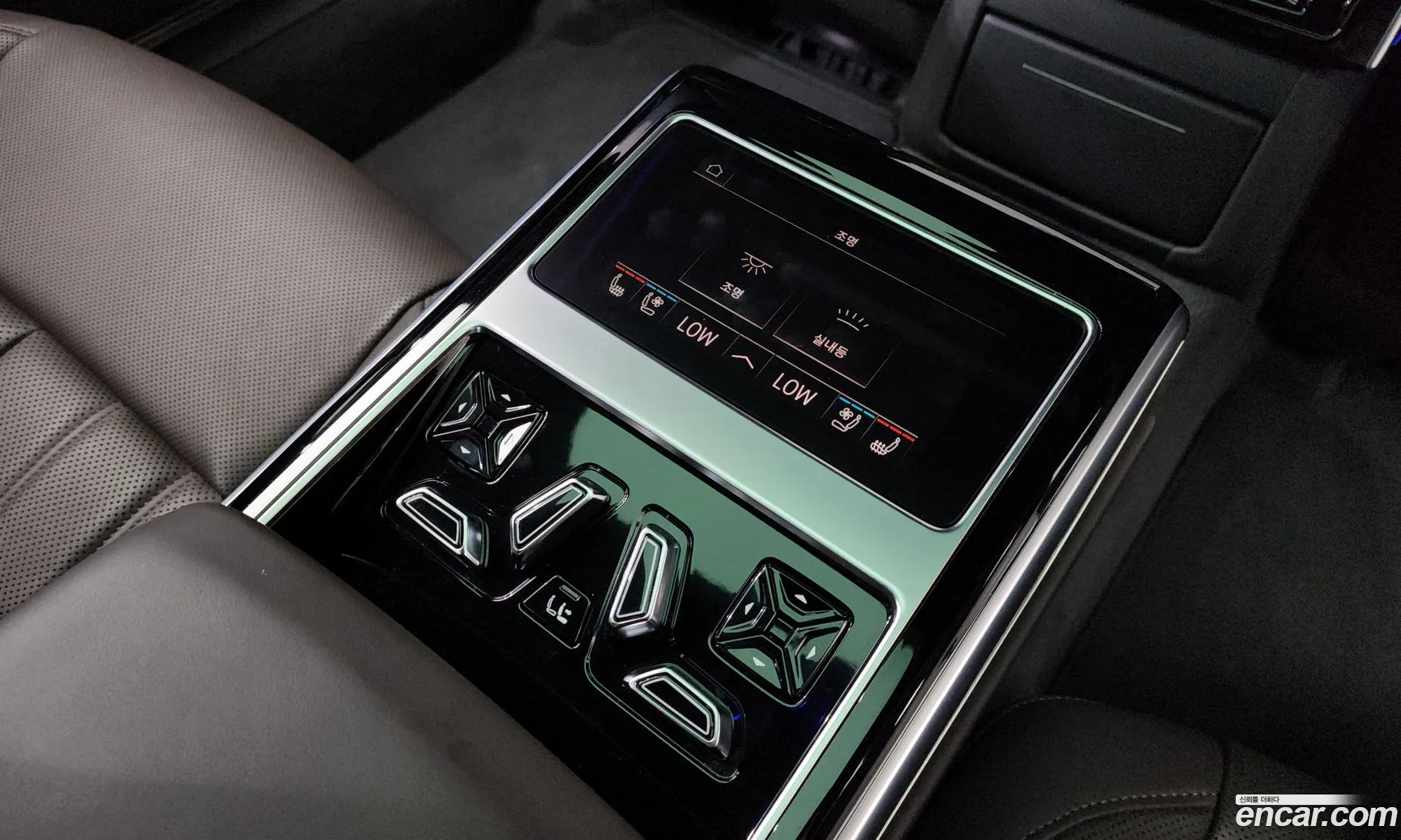 Audi A8 2021 WAUZZZF8111111111 — 26