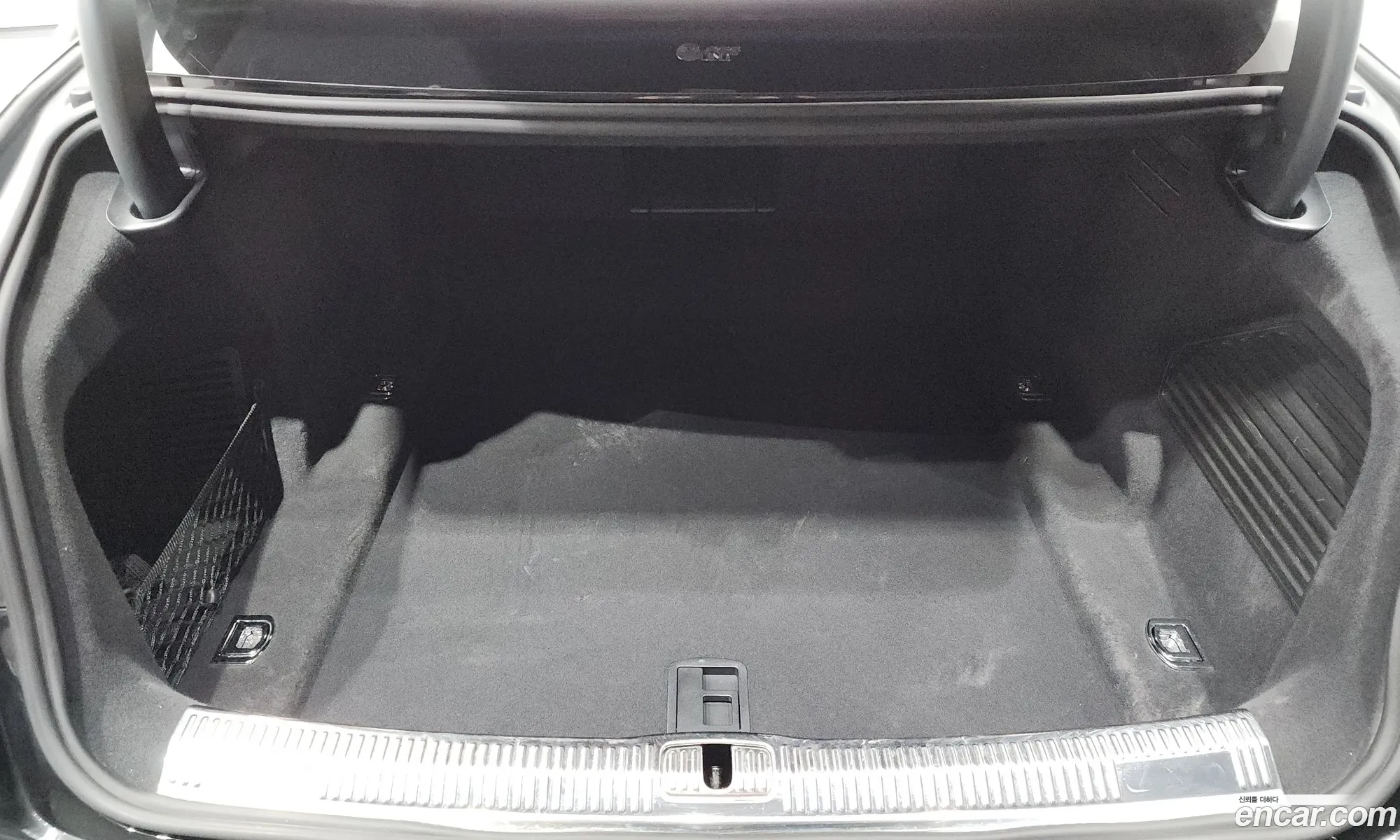 Audi A8 2021 WAUZZZF8111111111 — 7
