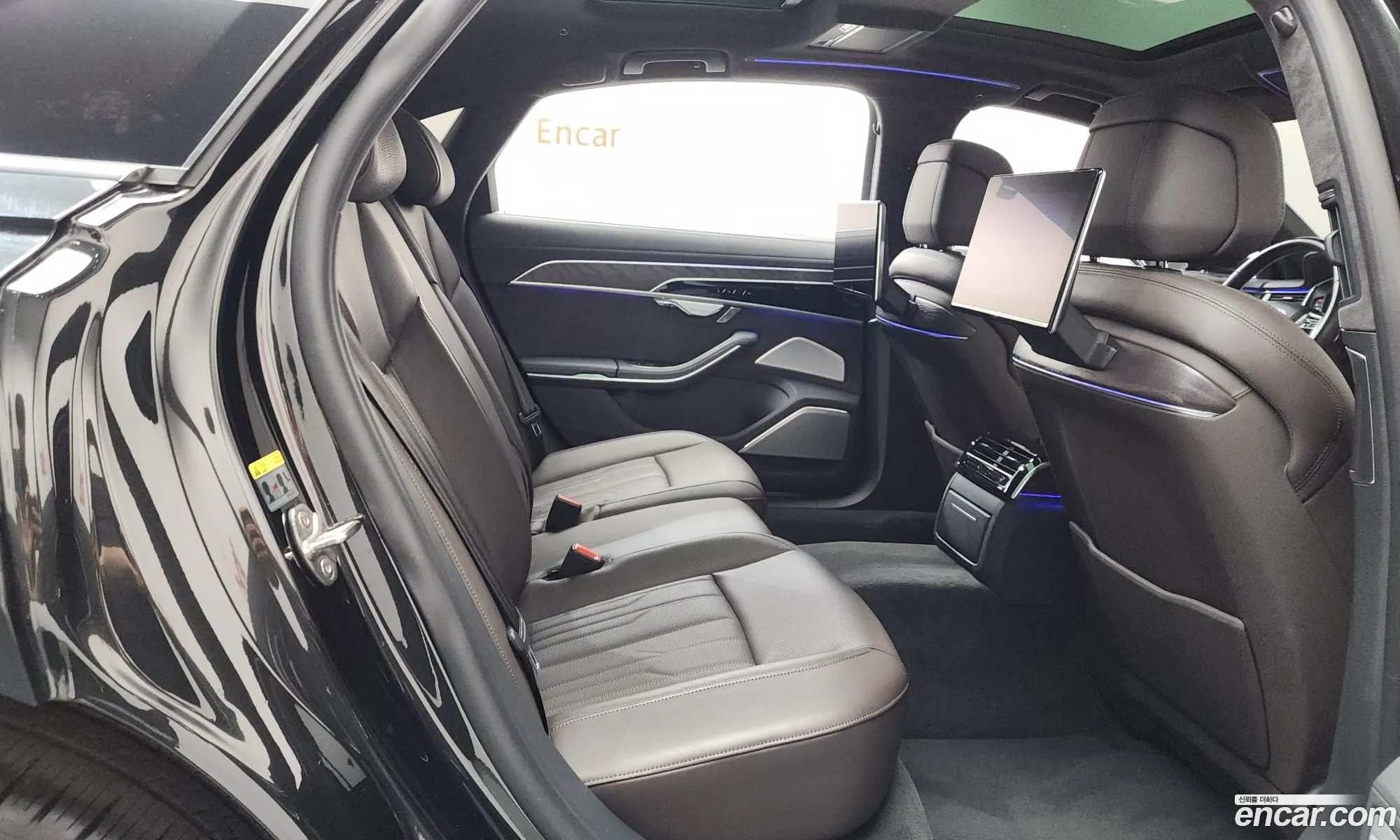 Audi A8 2021 WAUZZZF8111111111 — 2