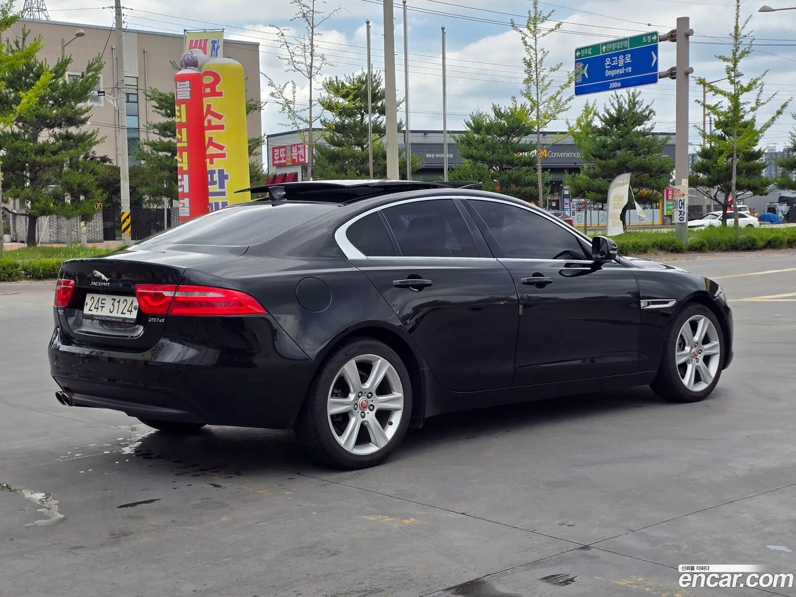 Jaguar XE 2017 — 13