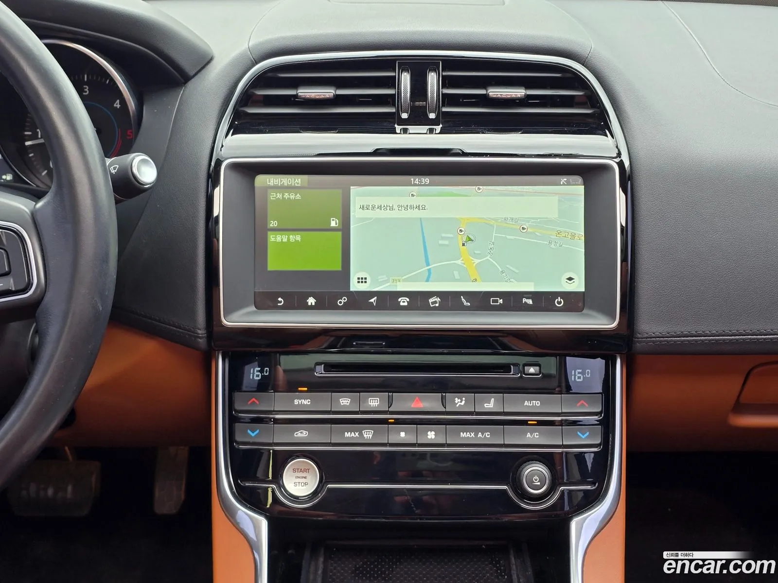 Jaguar XE 2017 — 14