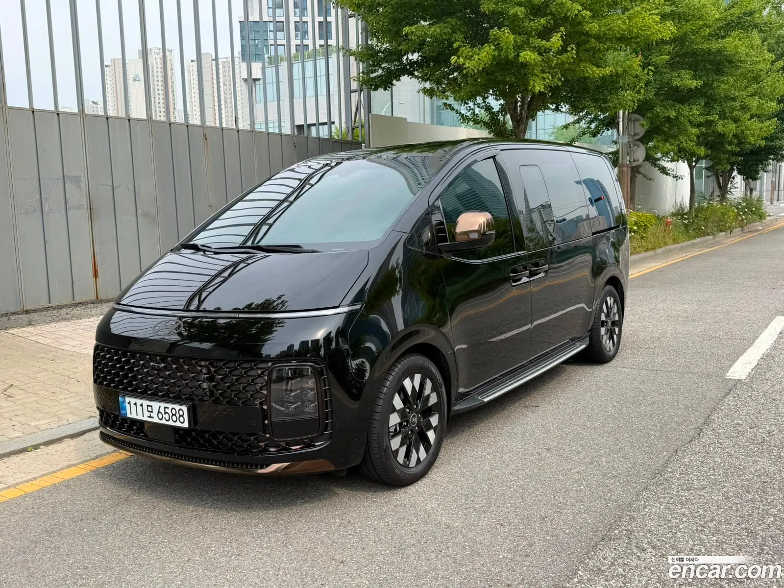Hyundai Staria 2025 — 3