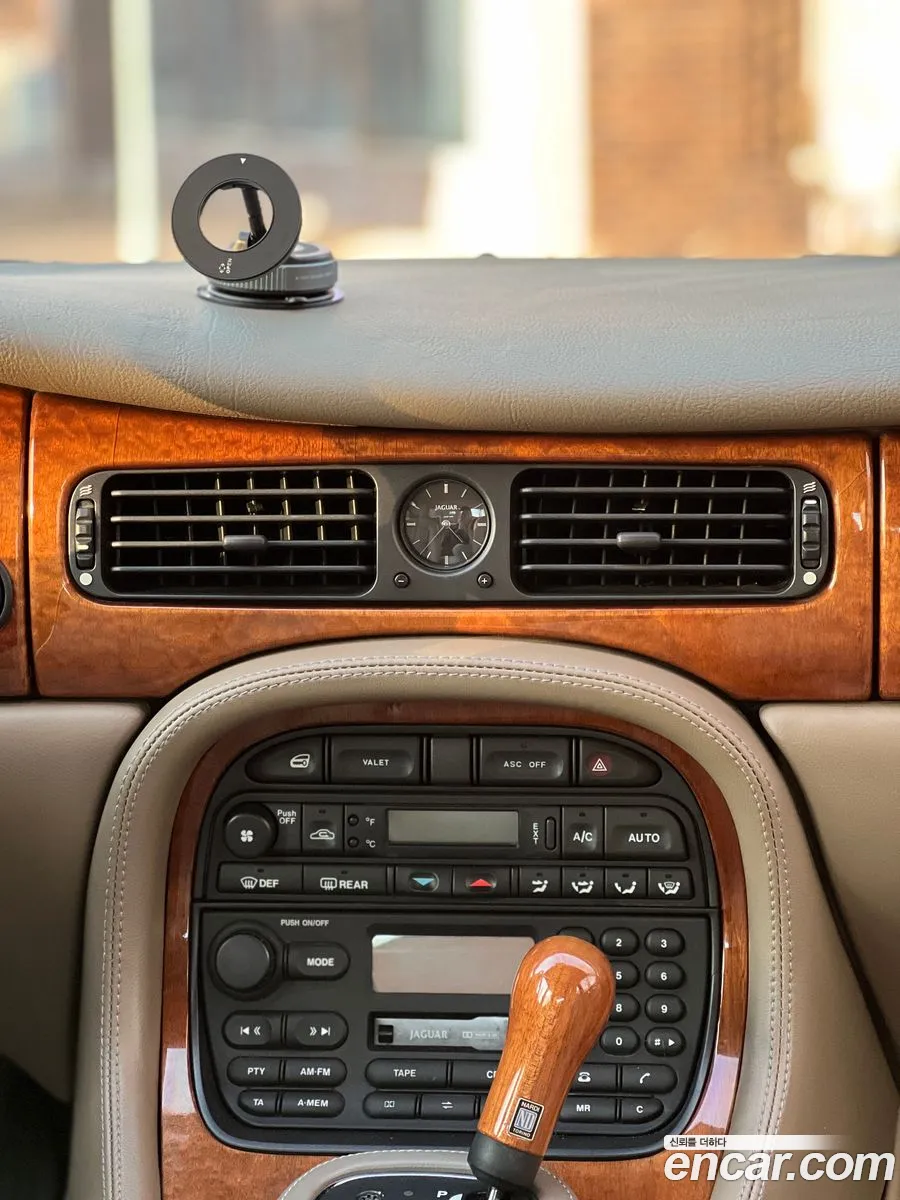 Jaguar XJ8