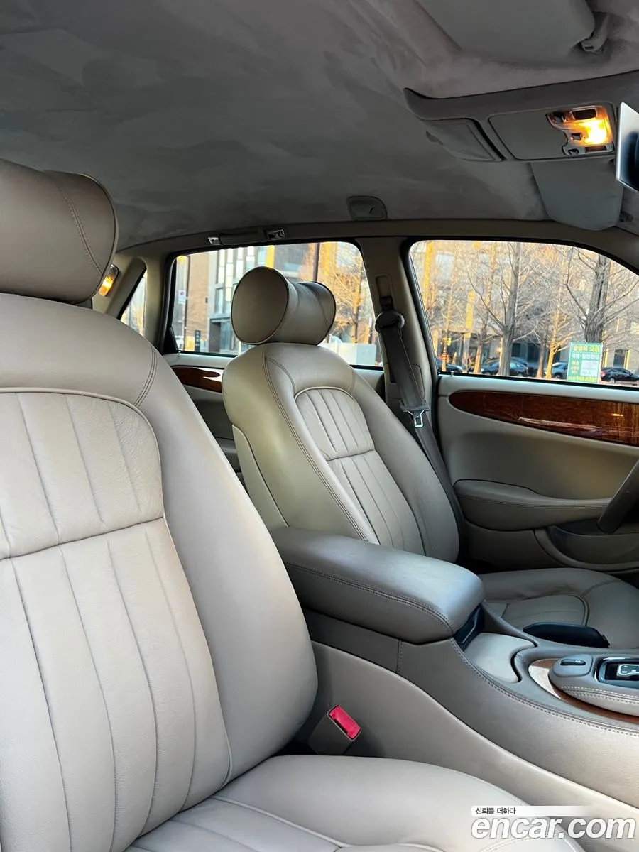 Jaguar XJ8