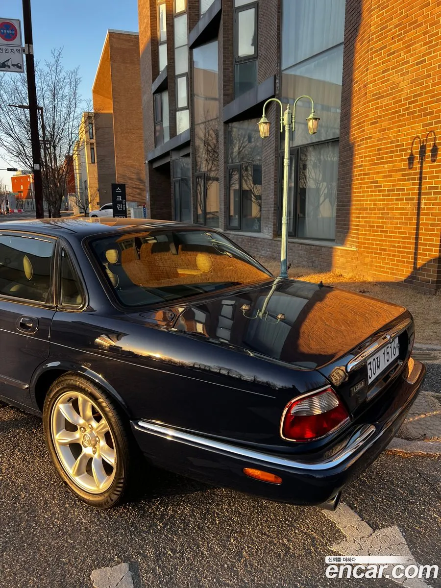 Jaguar XJ8