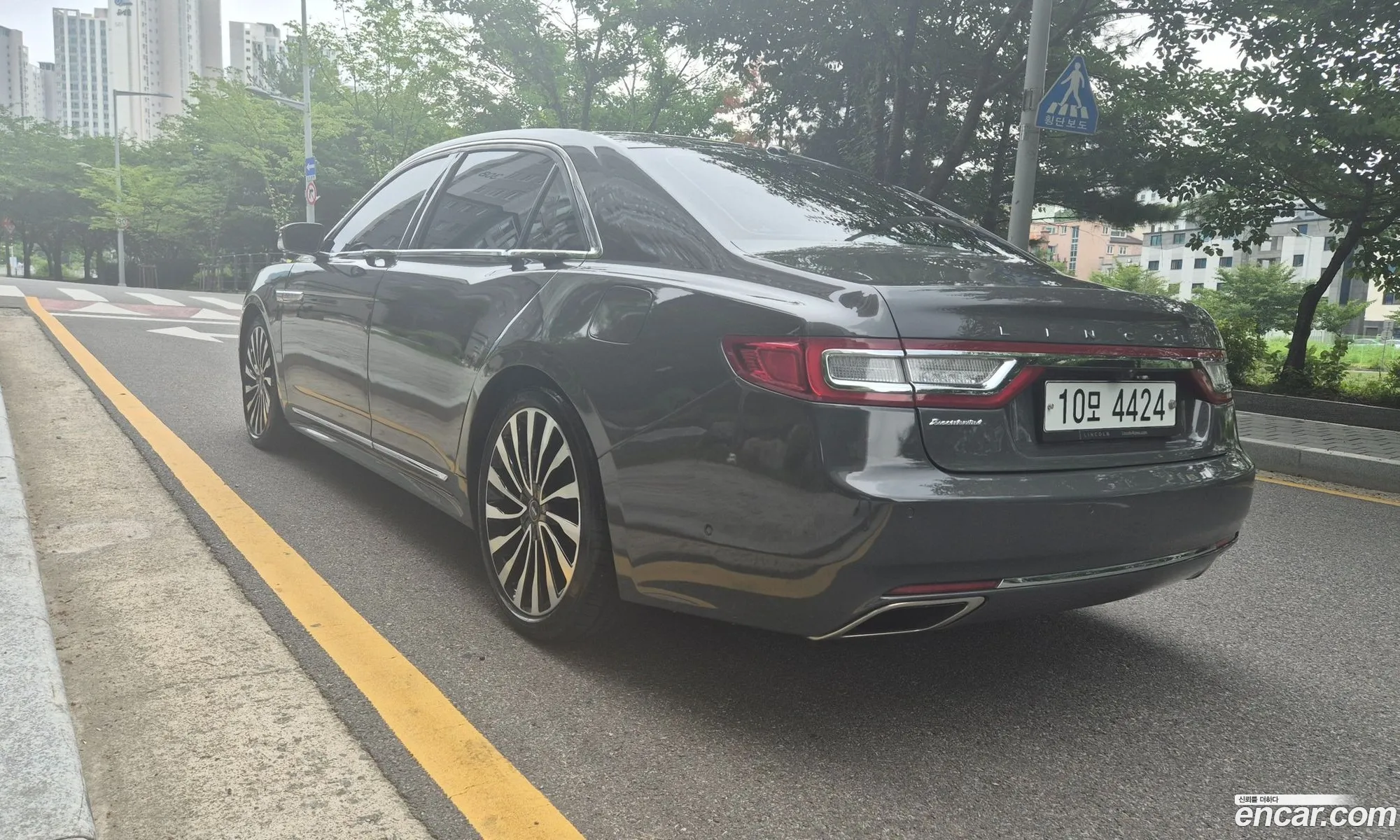 Lincoln Continental 10th Gen 2017 — 9