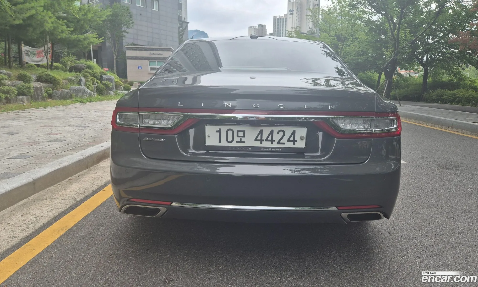 Lincoln Continental 10th Gen 2017 — 7