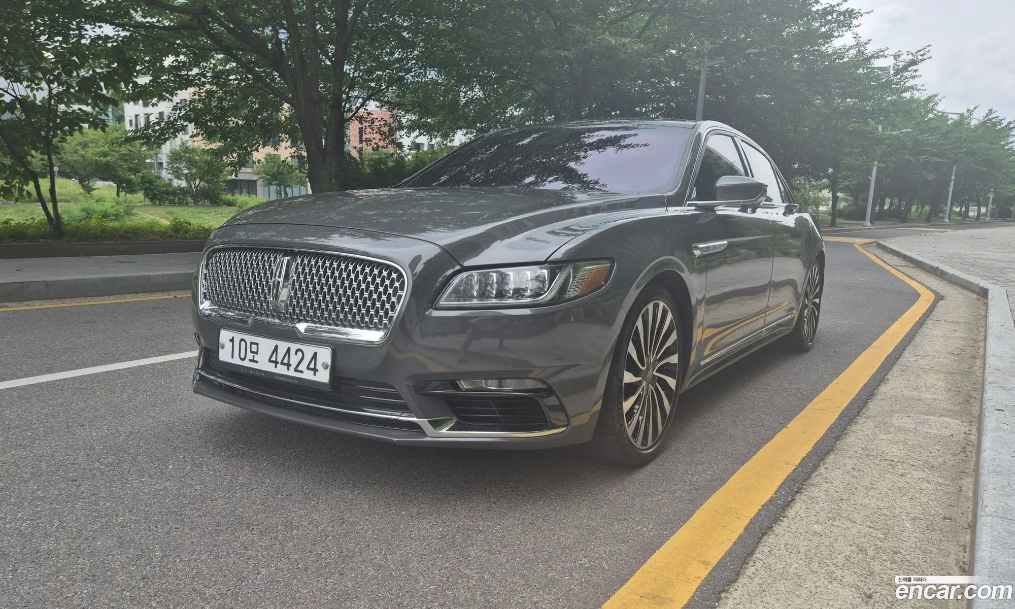 Lincoln Continental 10th Gen 2017 — 15