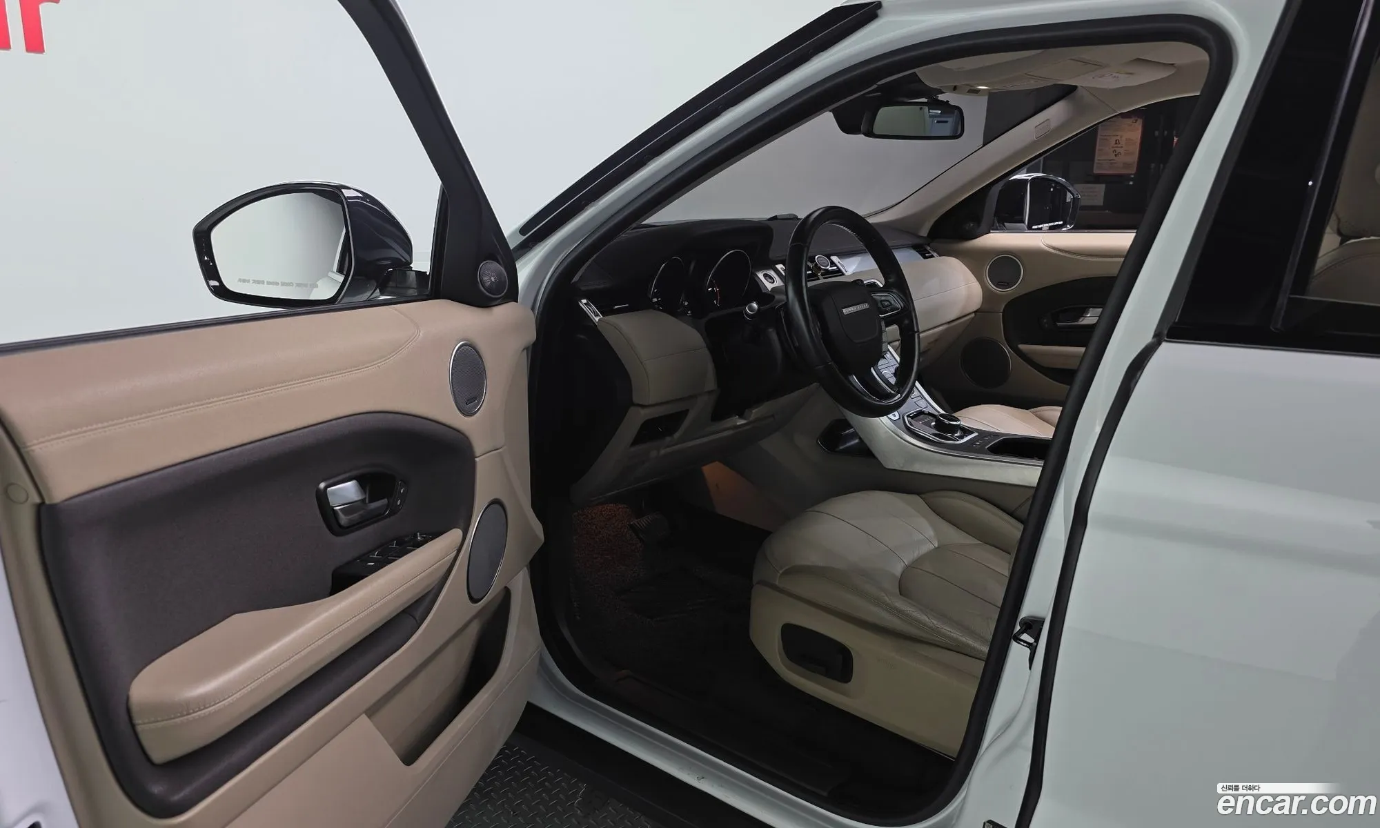 Land Rover Range Rover Evoque 2018 SALVA2BN0JH305632 — 7