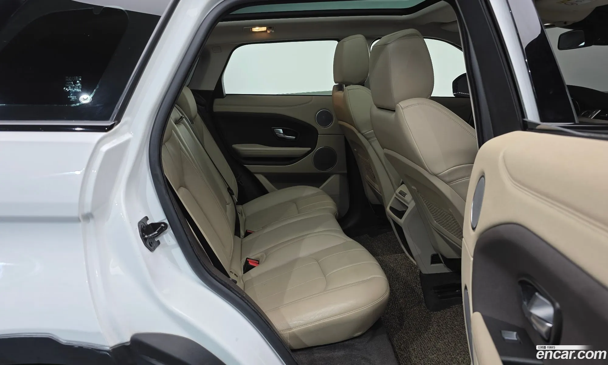 Land Rover Range Rover Evoque 2018 SALVA2BN0JH305632 — 4