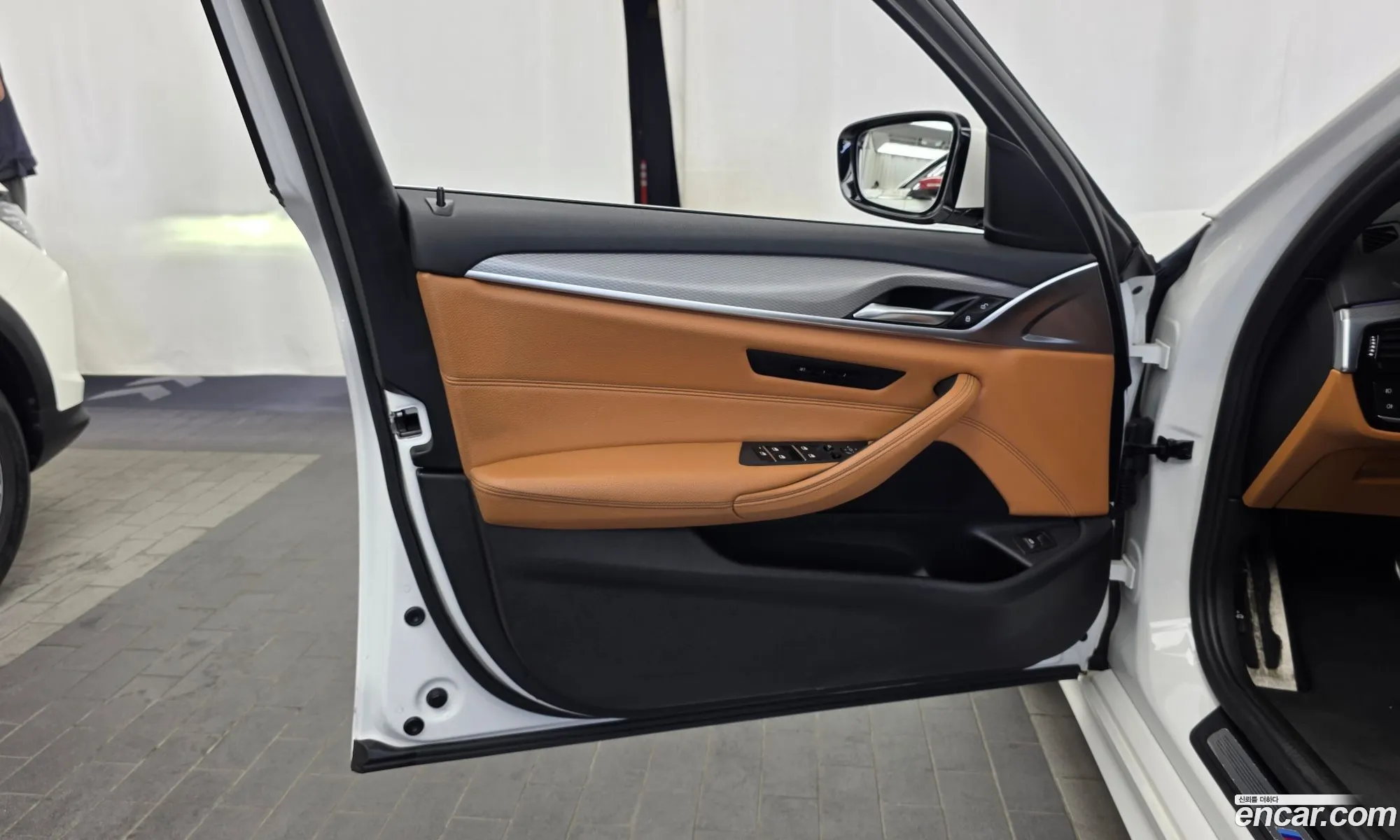 BMW 5 Series 2018 WBAJD3105JWC13114 — 4
