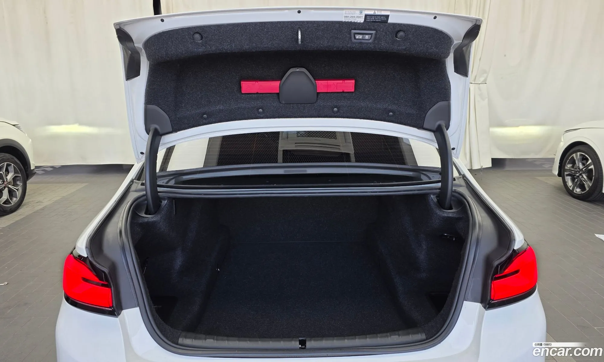 BMW 5 Series 2018 WBAJD3105JWC13114 — 12