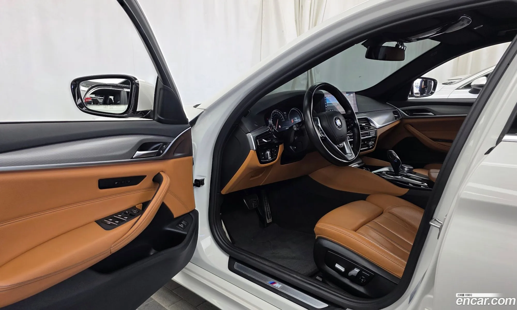 BMW 5 Series 2018 WBAJD3105JWC13114 — 14