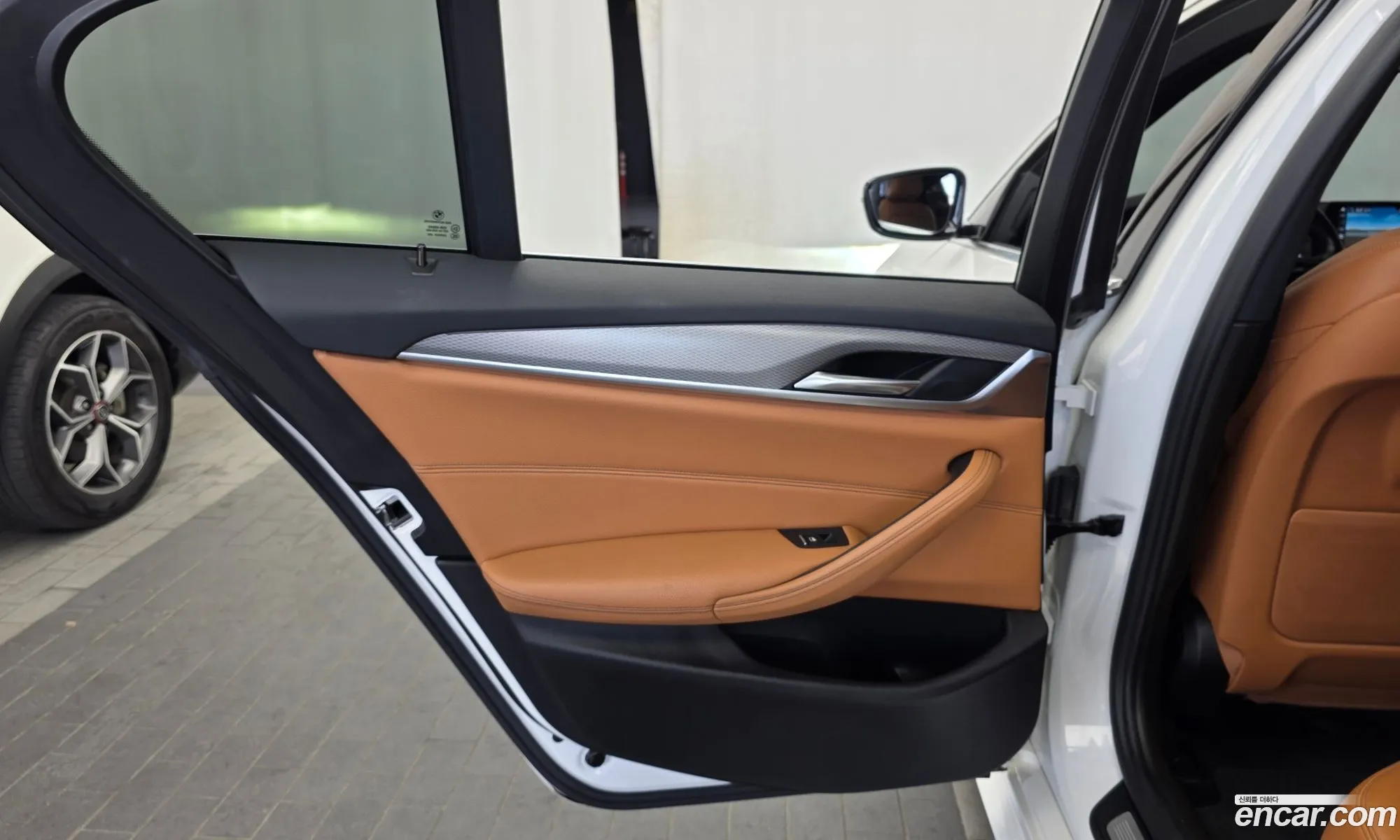 BMW 5 Series 2018 WBAJD3105JWC13114 — 21