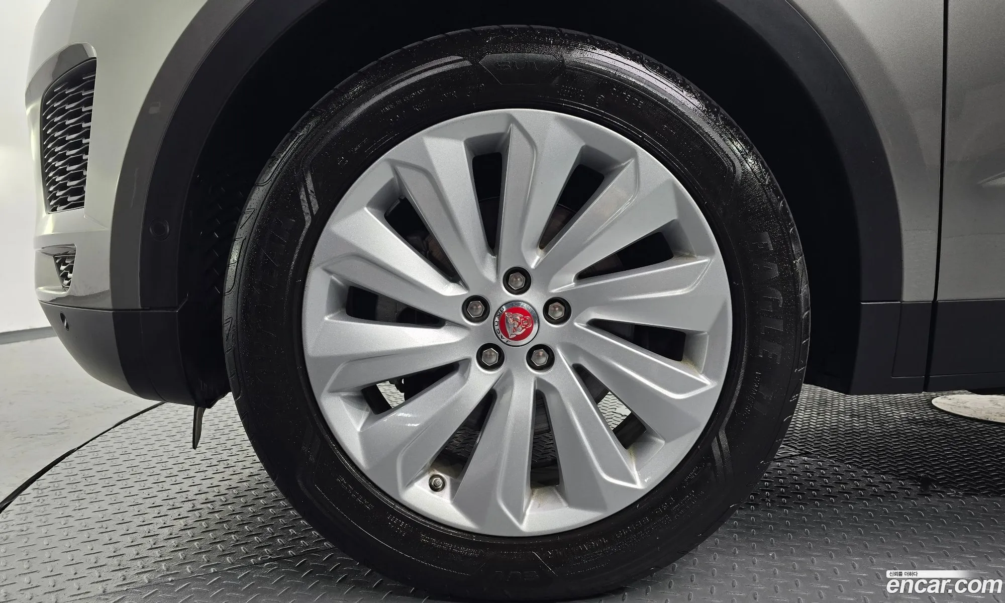 Jaguar E-Pace 2019 SADFA2BN8K1Z45193 — 26