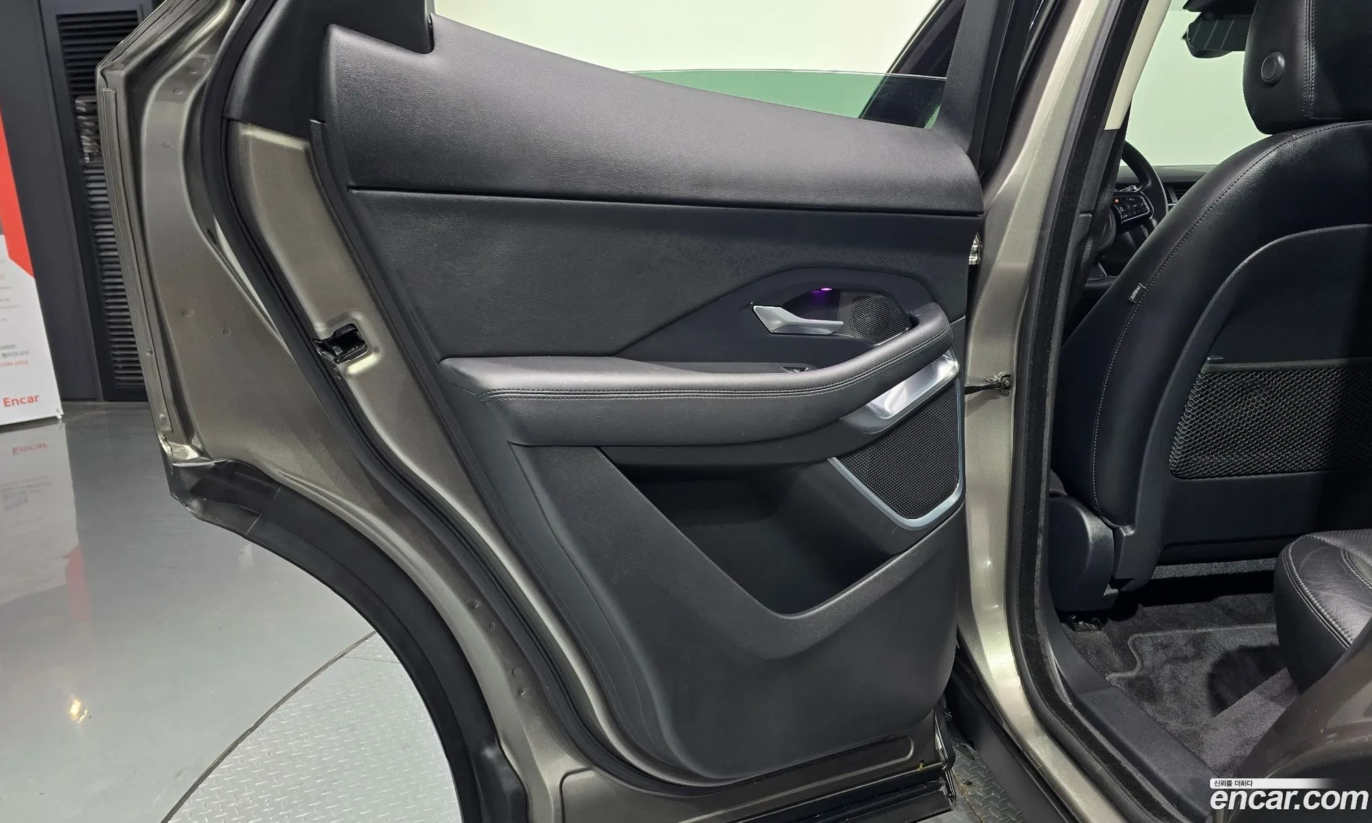 Jaguar E-Pace 2019 SADFA2BN8K1Z45193 — 11