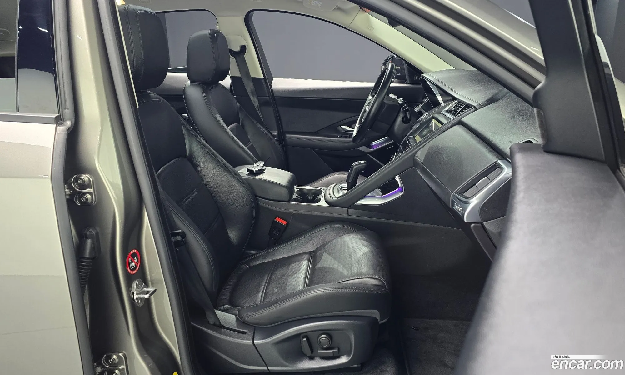Jaguar E-Pace 2019 SADFA2BN8K1Z45193 — 29