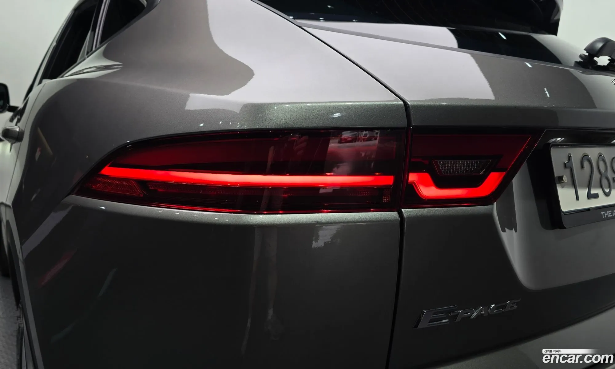 Jaguar E-Pace 2019 SADFA2BN8K1Z45193 — 18