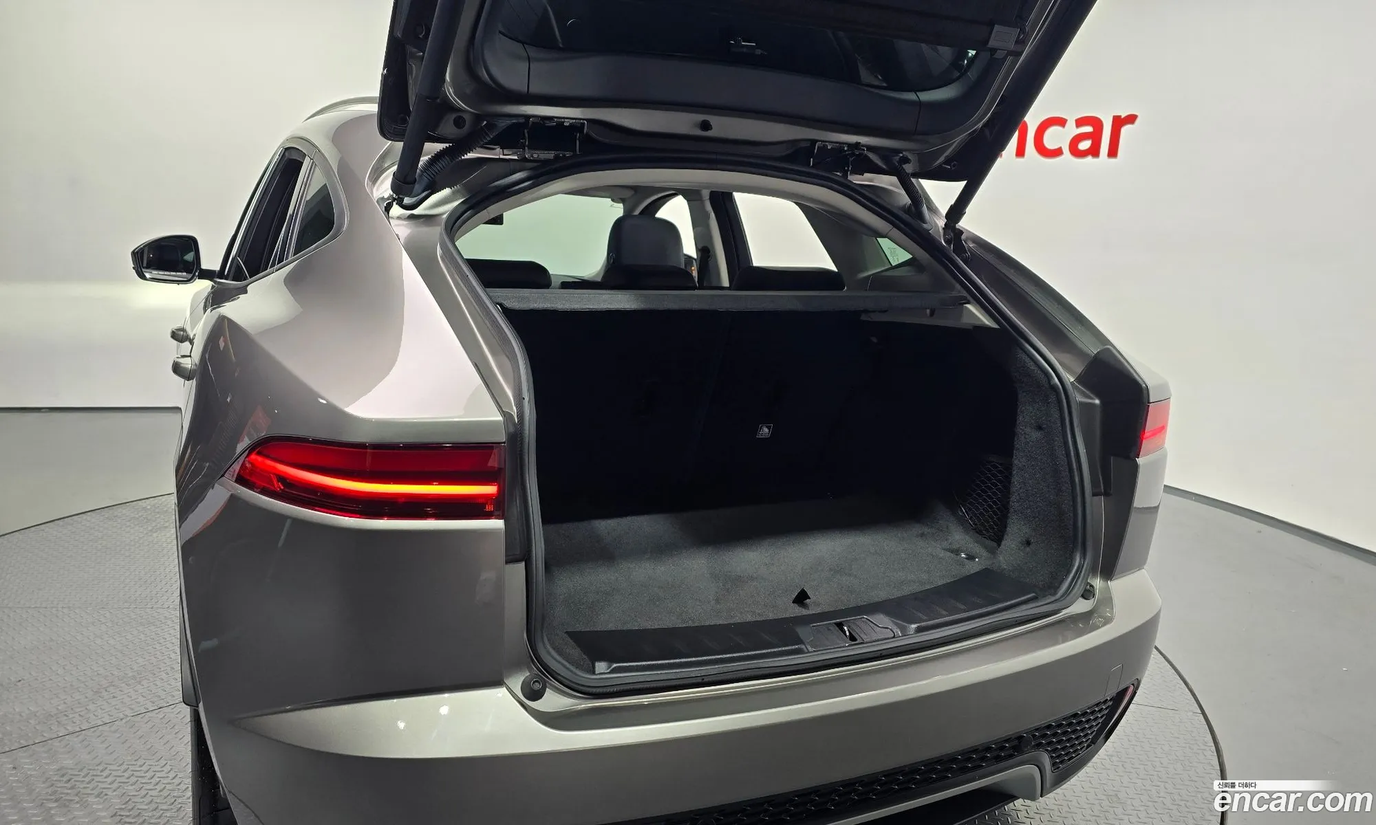 Jaguar E-Pace 2019 SADFA2BN8K1Z45193 — 8
