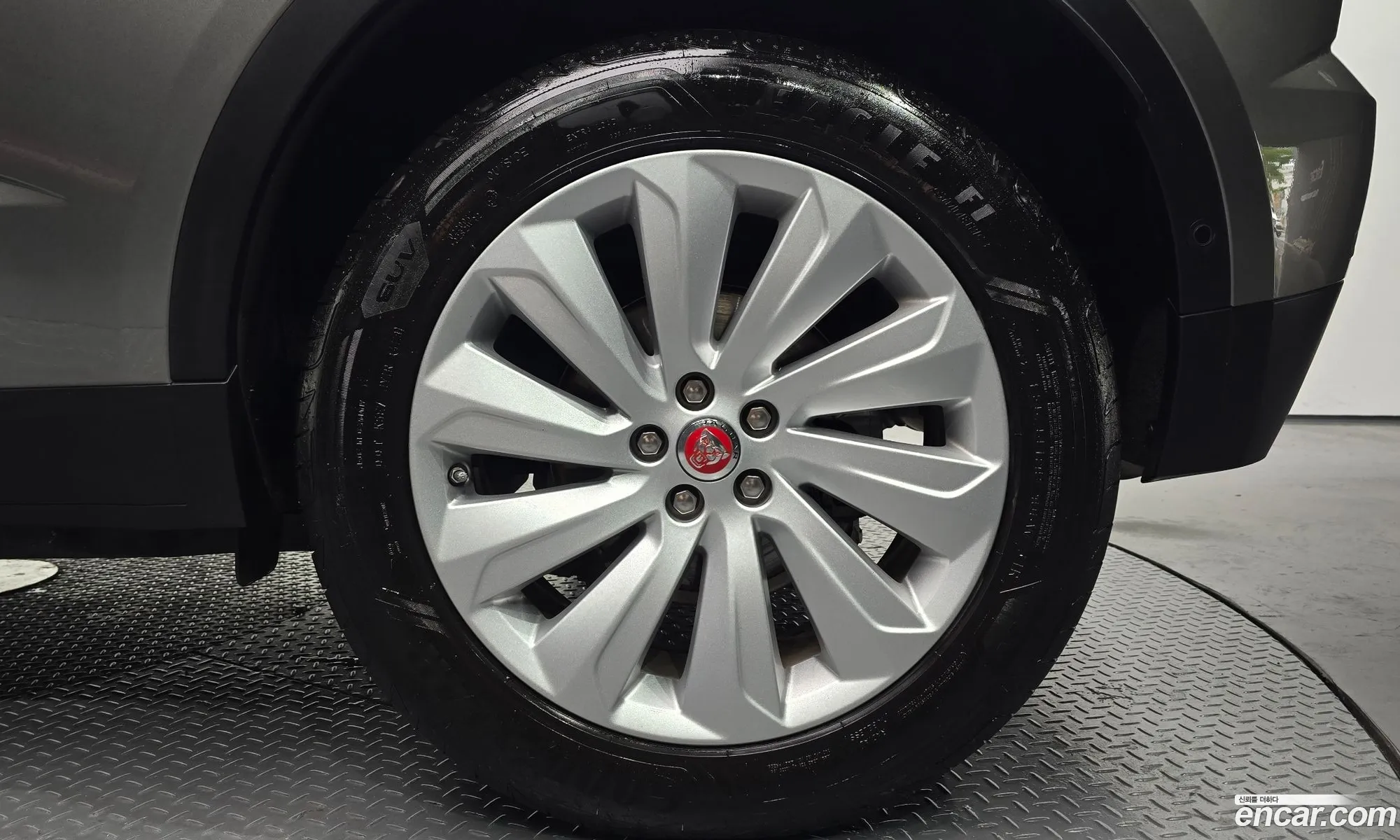 Jaguar E-Pace 2019 SADFA2BN8K1Z45193 — 25