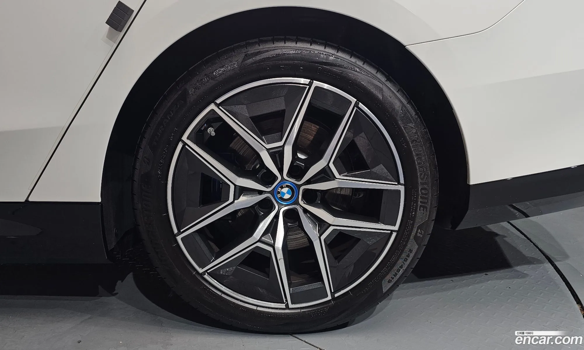 BMW i5 2025 — 24
