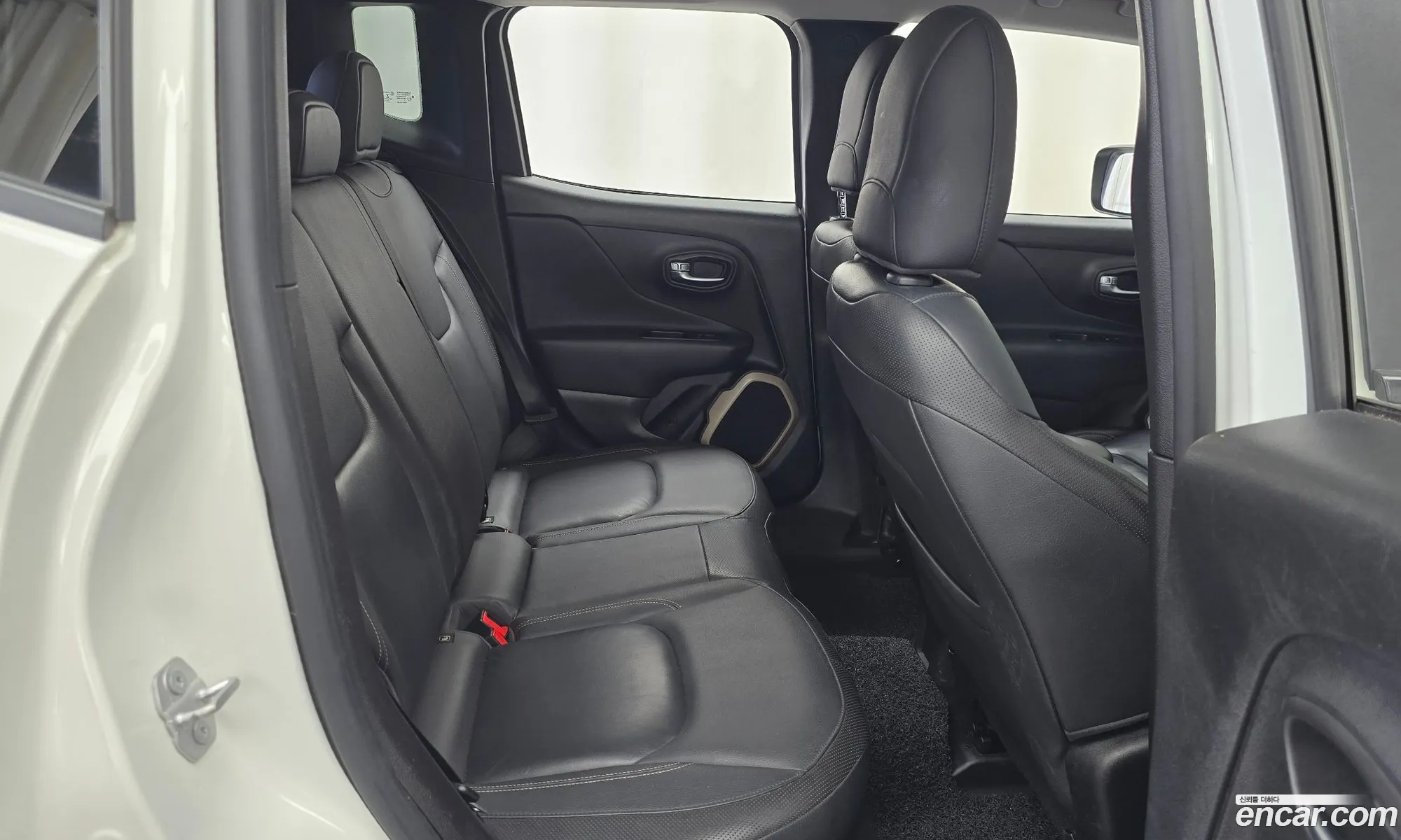 Jeep Renegade 2017 — 32