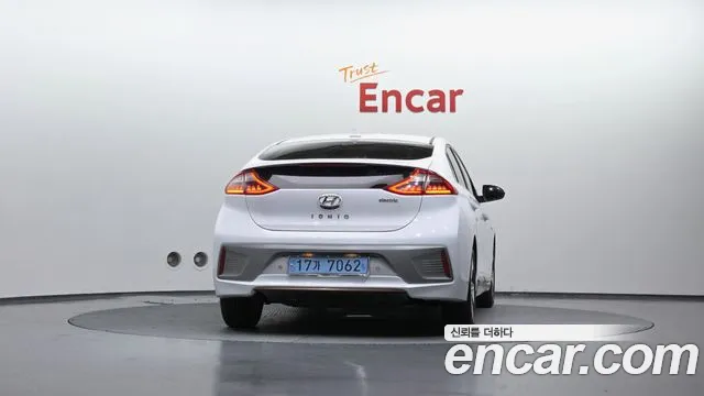 Hyundai Ioniq Electric 2018 — 3