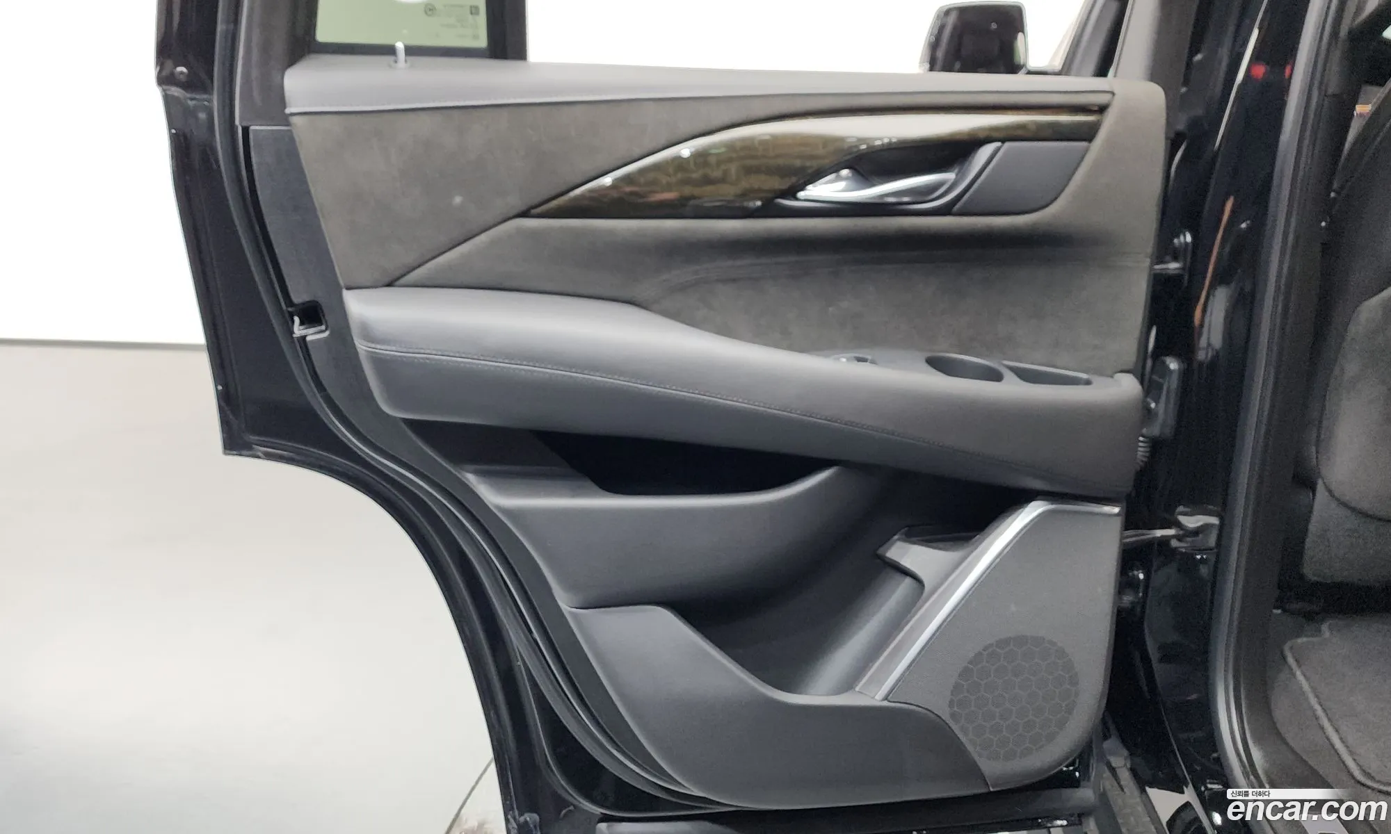 Cadillac Escalade 2019 — 36