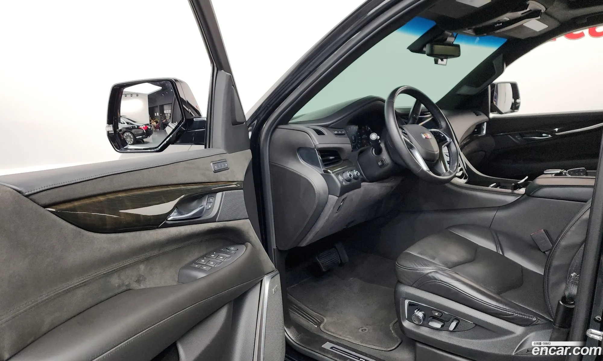 Cadillac Escalade 2019 — 17