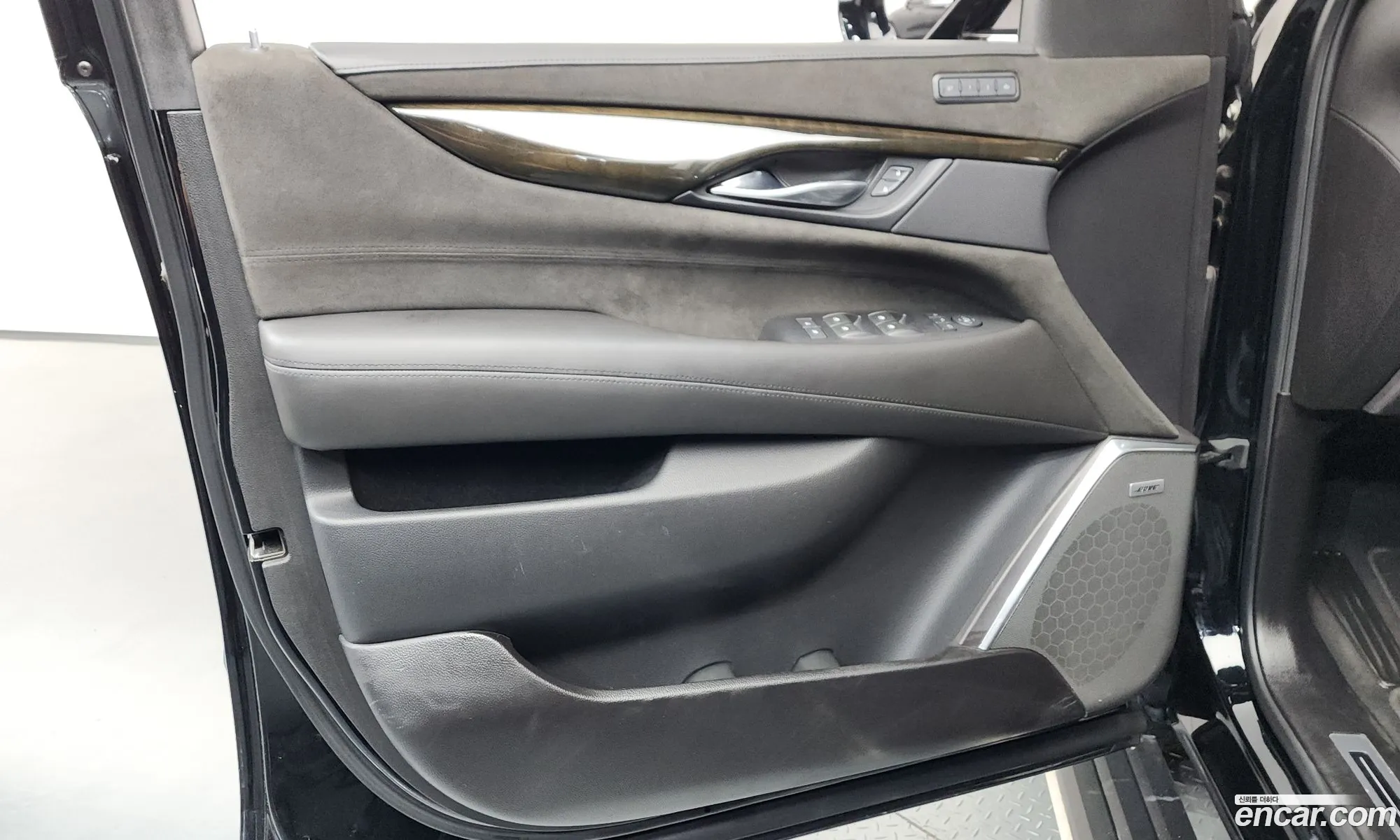 Cadillac Escalade 2019 — 23
