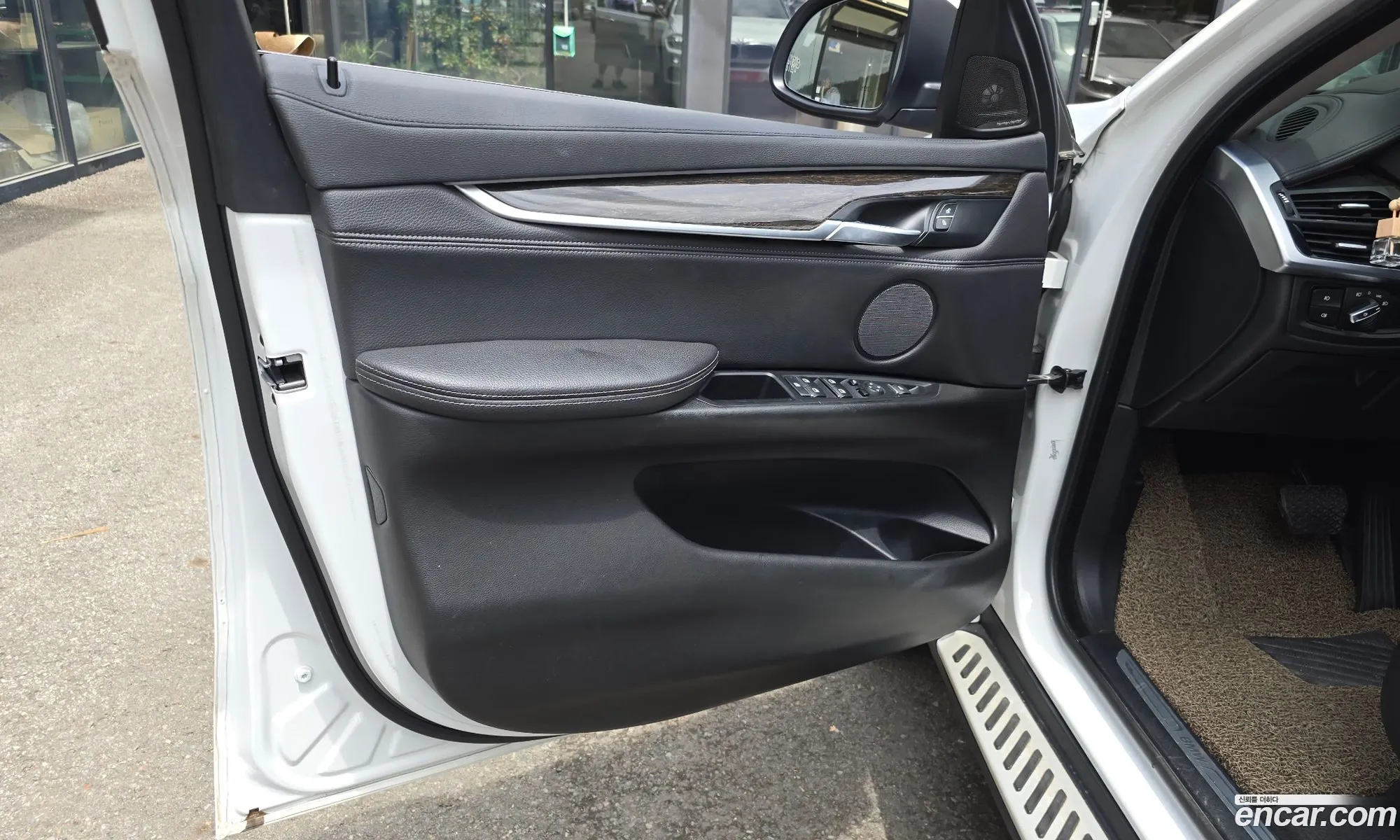 BMW X6 2018 WBAKV210XJ0Y40502 — 33