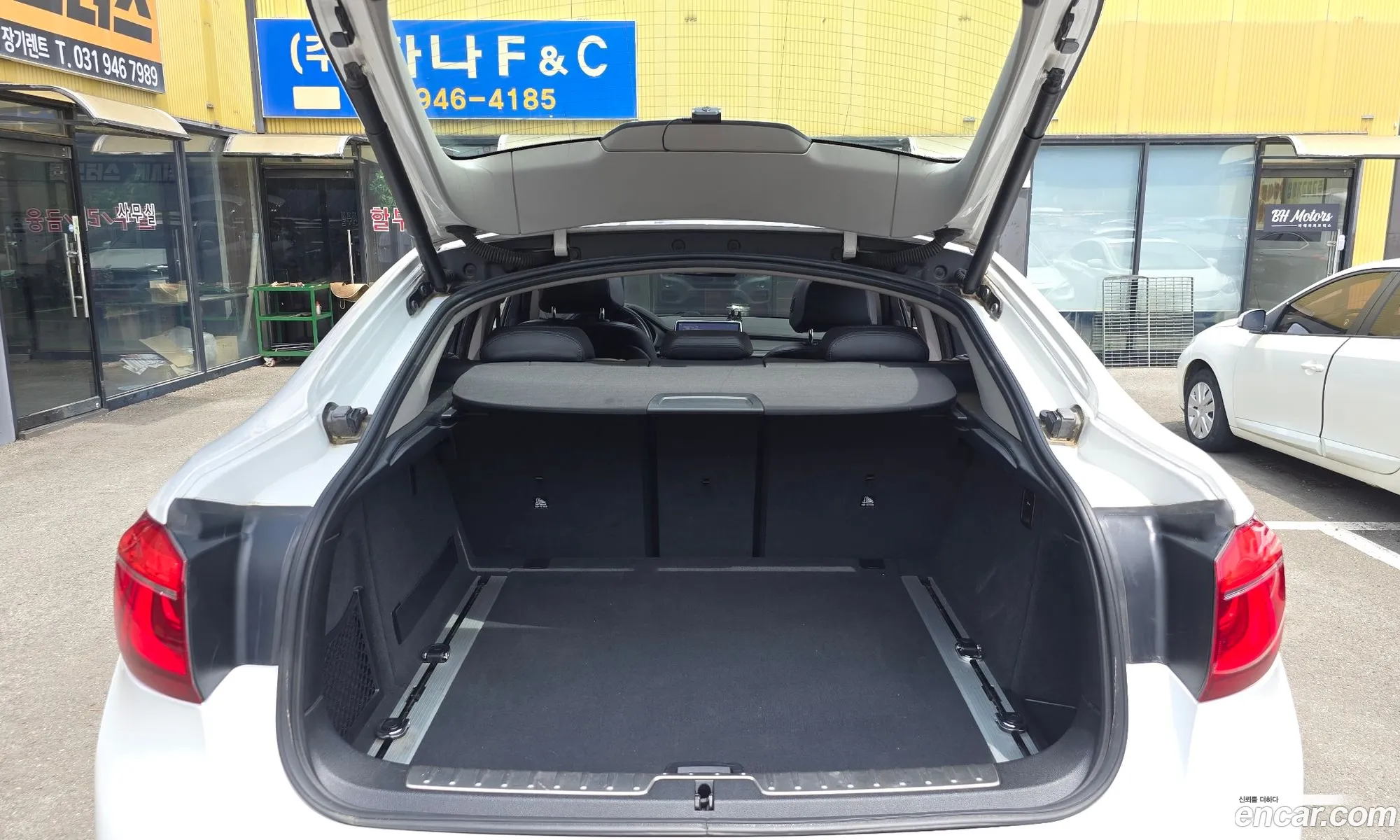 BMW X6 2018 WBAKV210XJ0Y40502 — 30