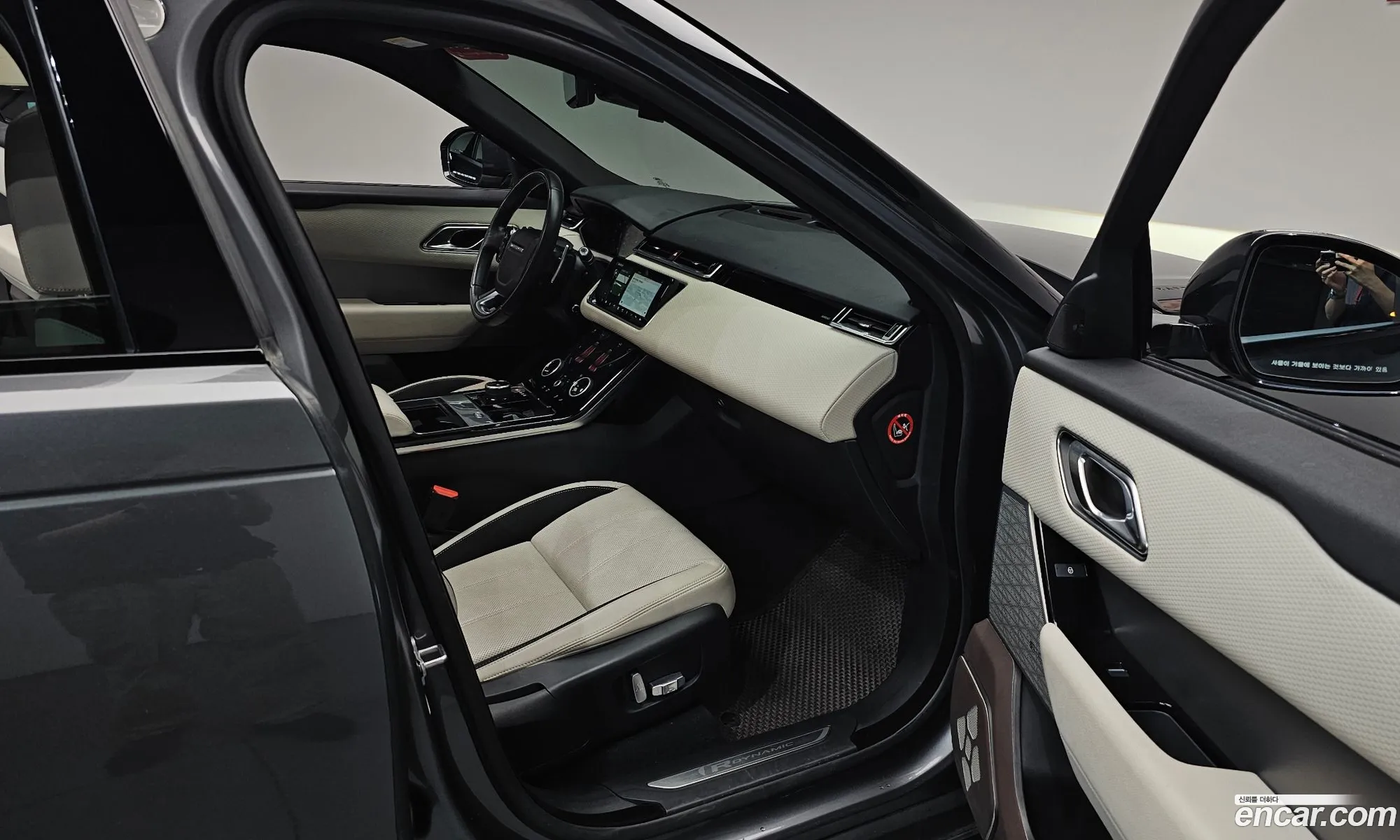 Land Rover Range Rover Velar 2017 SALYA2BV3JA701205 — 17