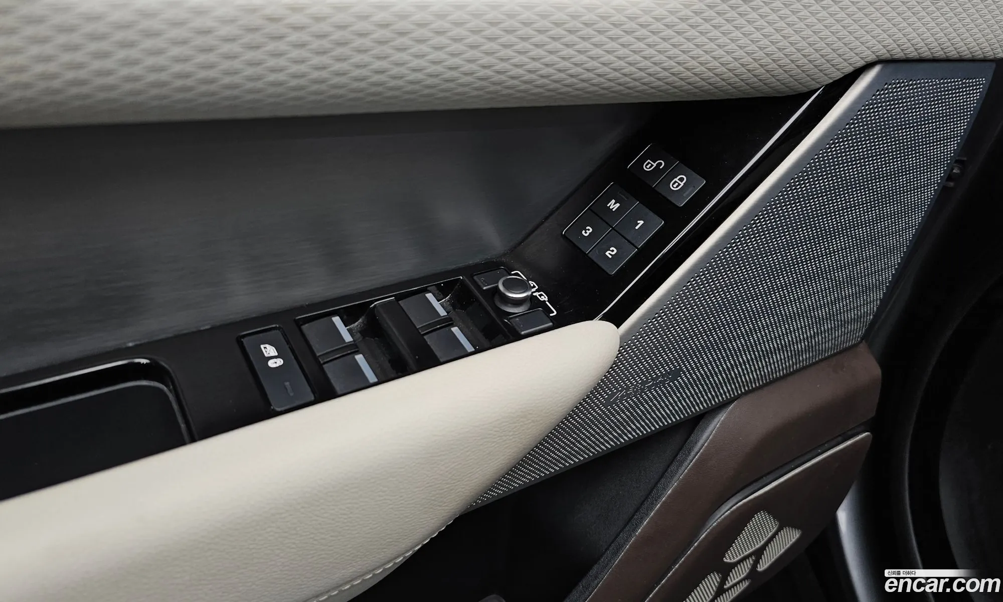 Land Rover Range Rover Velar 2017 SALYA2BV3JA701205 — 2
