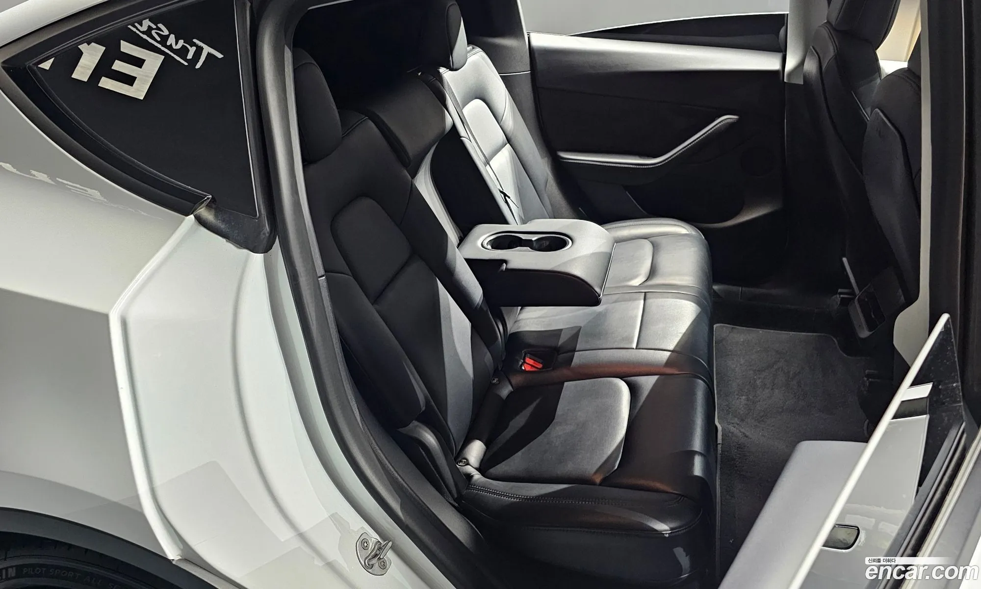 Tesla Model Y 2021 — 14