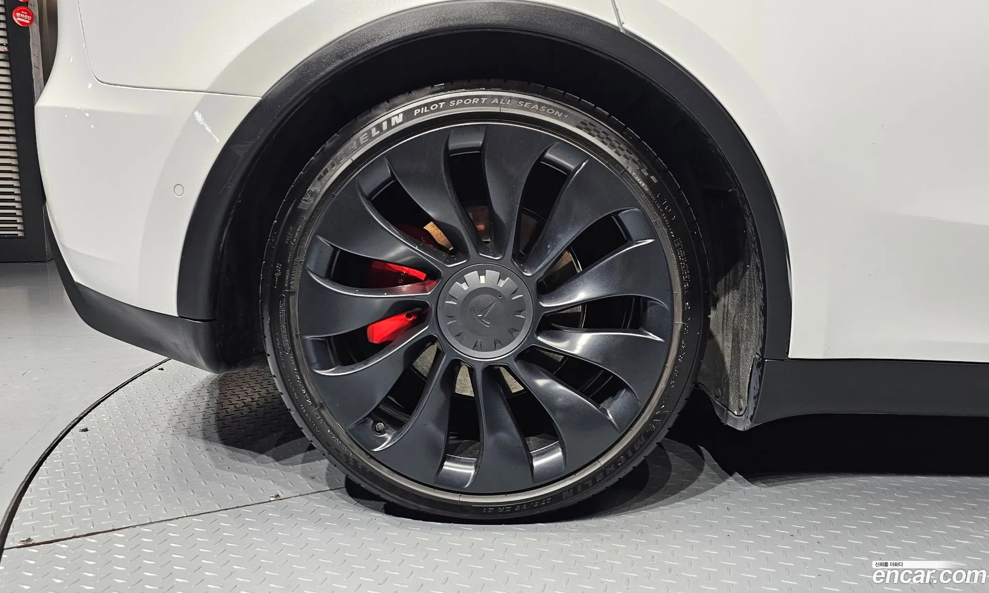 Tesla Model Y 2021 — 3