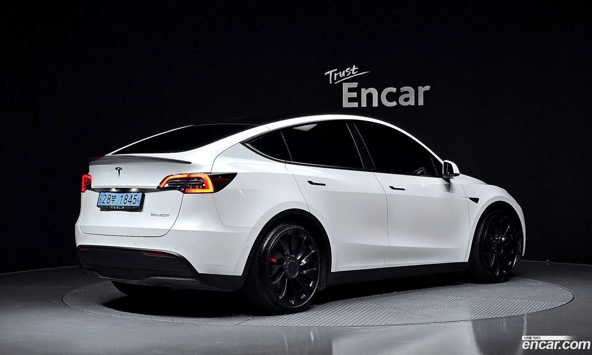 Tesla Model Y 2021 — 9