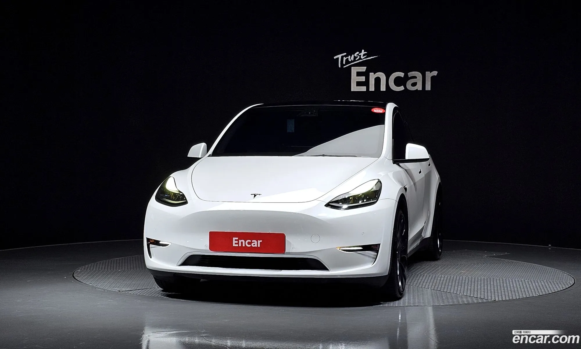 Tesla Model Y 2021 — 16