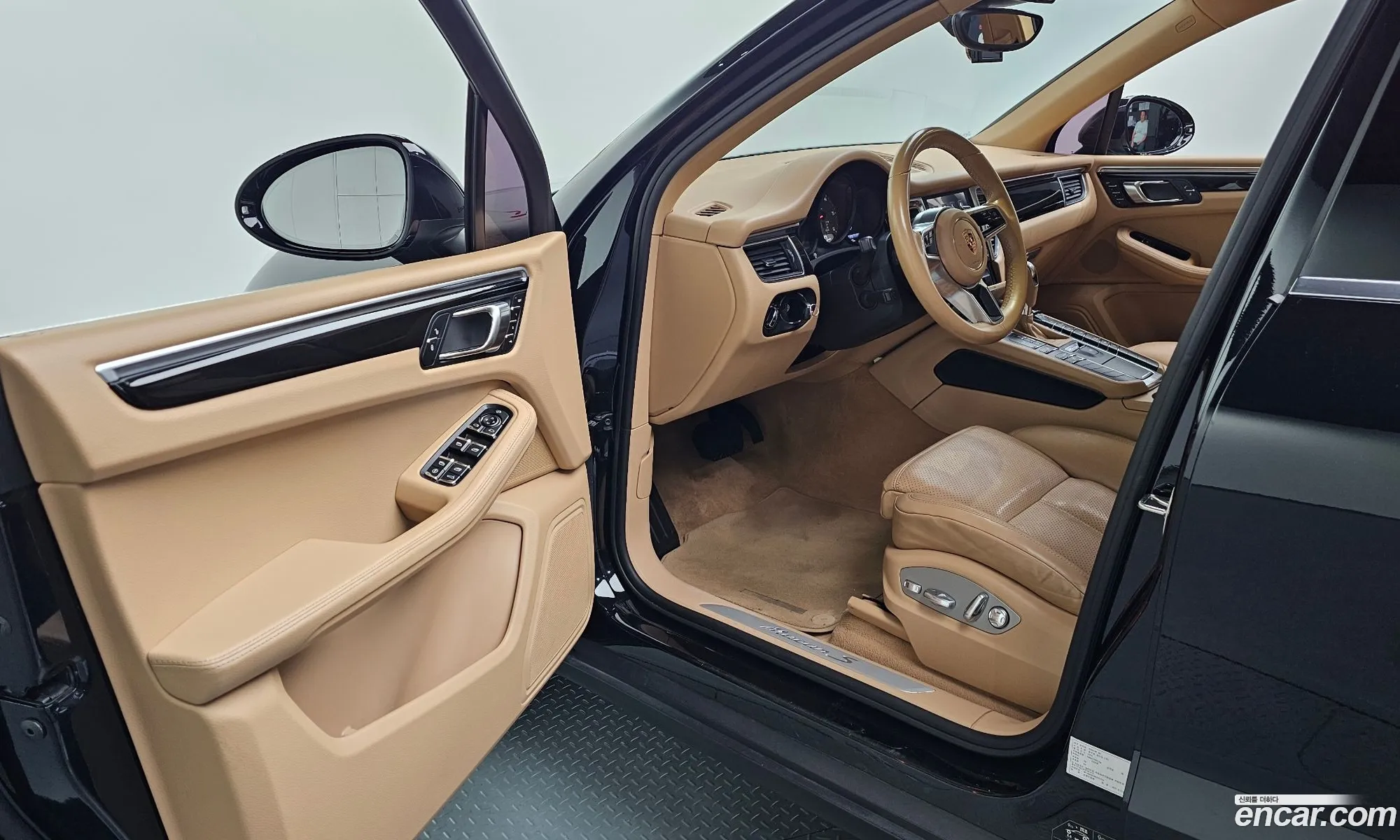 Porsche Macan 2017 WP1AD2955HLB70723 — 16